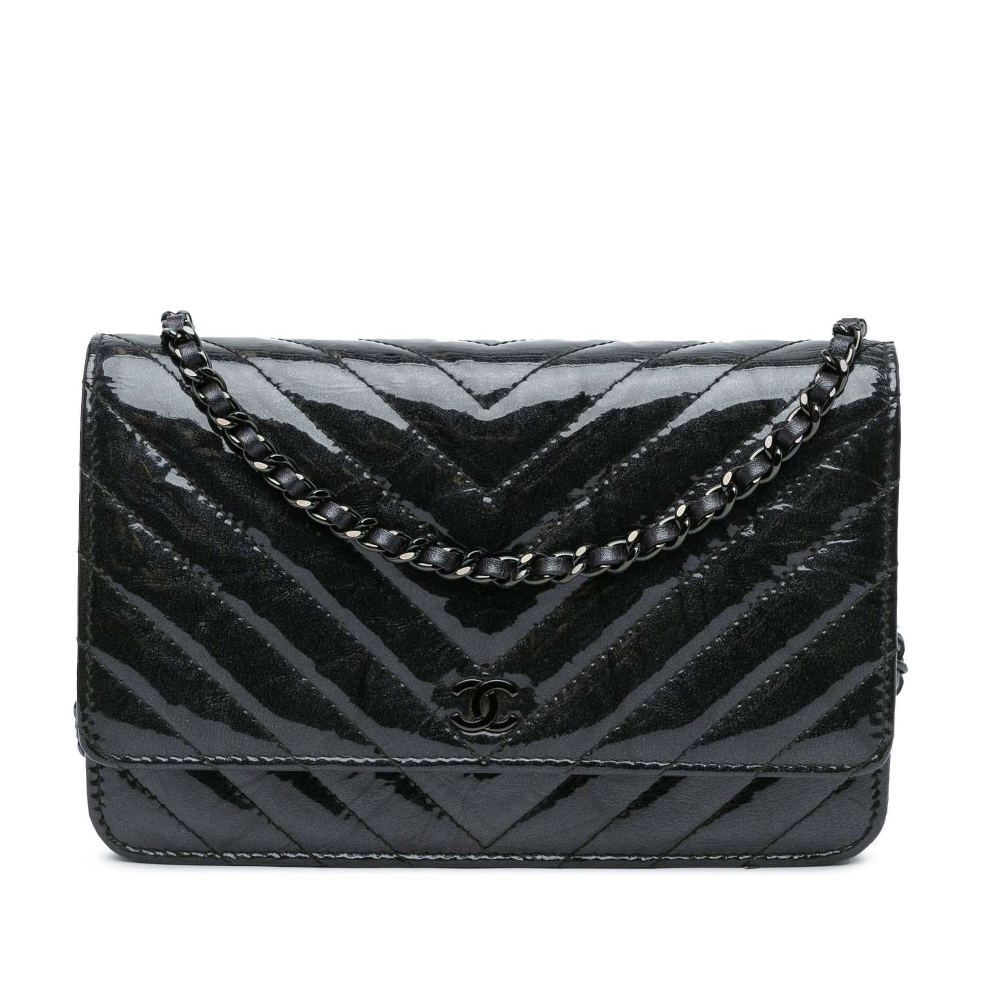 Chanel CC Chevron Quilted Crumpled Calfskin Wallet On Chain (SHG-Ad87DZ) Crossbody