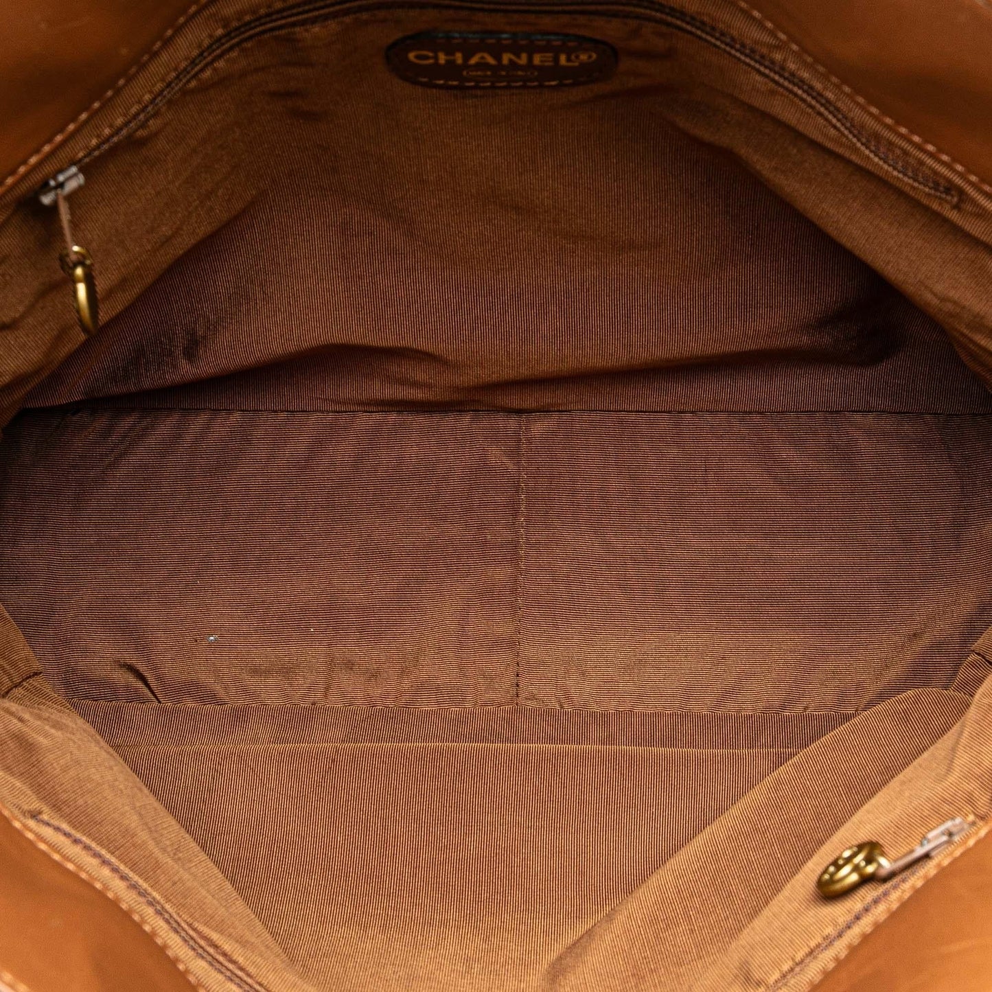 Chanel CC Lambskin Tortoise Handle Tote (SHG-lVGu6s)