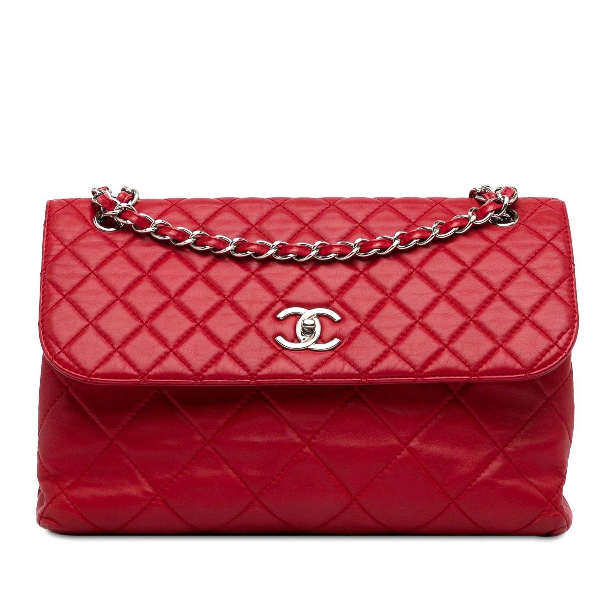 Chanel Calfskin In The Business Flap (SHG-qph0Di) Shoulder Bag
