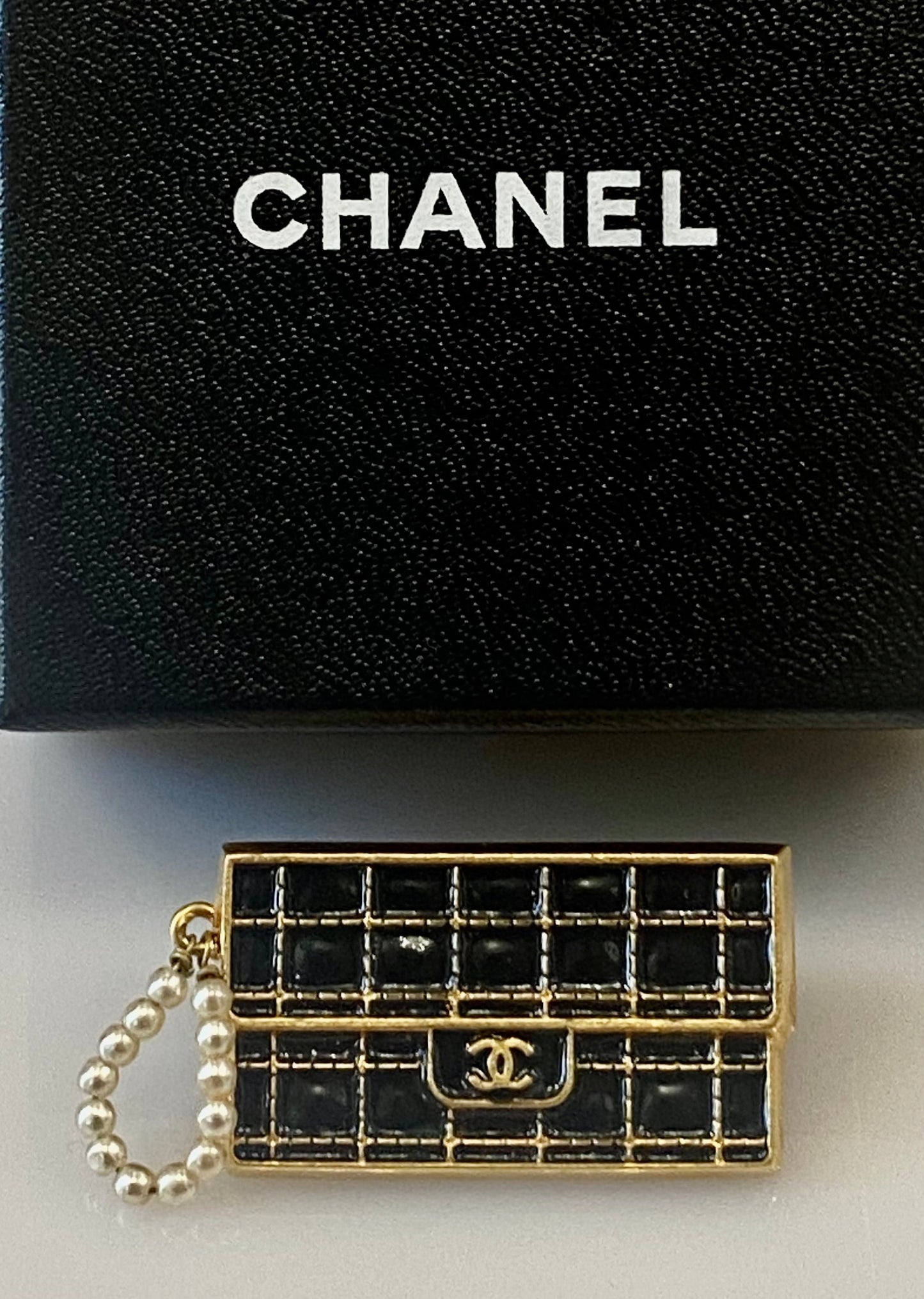 CHANEL RUNWAY FAUX PEARL PURSE PIN BROOCH Handbag