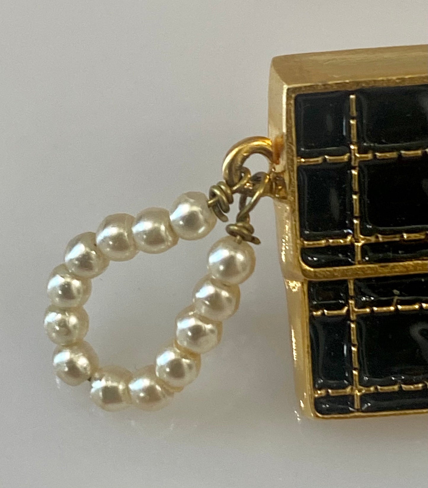 CHANEL RUNWAY FAUX PEARL PURSE PIN BROOCH Handbag