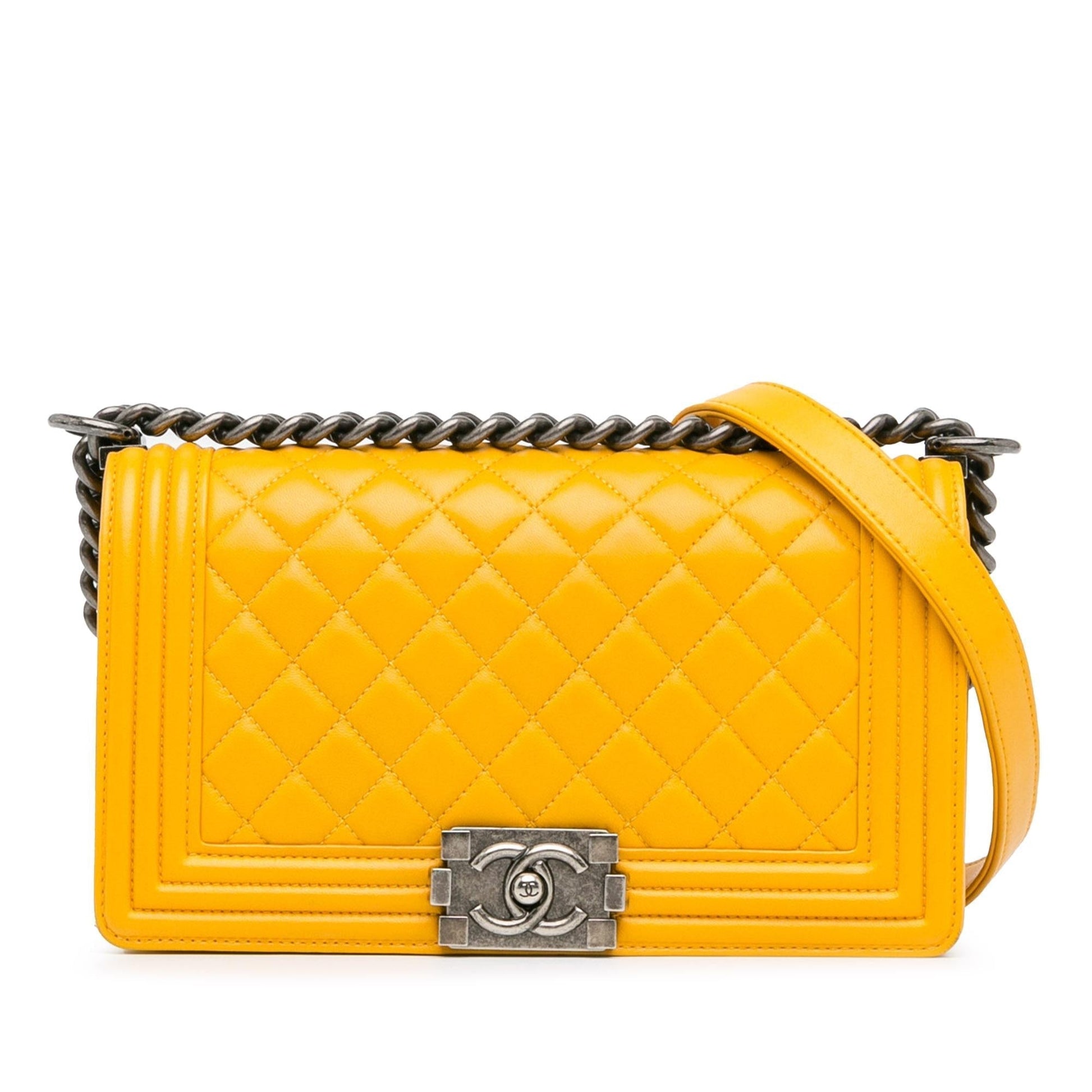 Chanel Medium Lambskin Boy Flap (SHG-k3eNsN) Crossbody