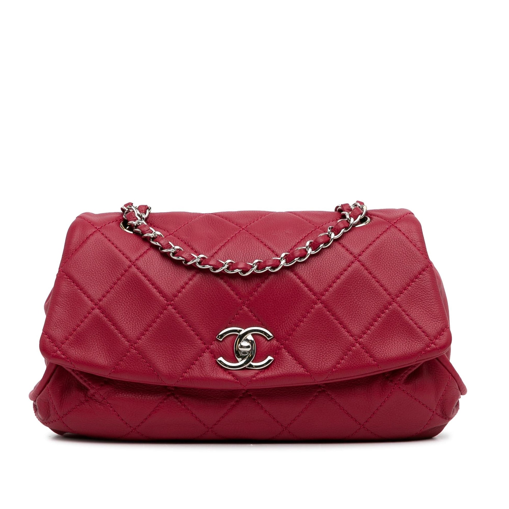 Chanel Quilted Calfskin Curvy Flap (SHG-lSn9g7) Shoulder Bag