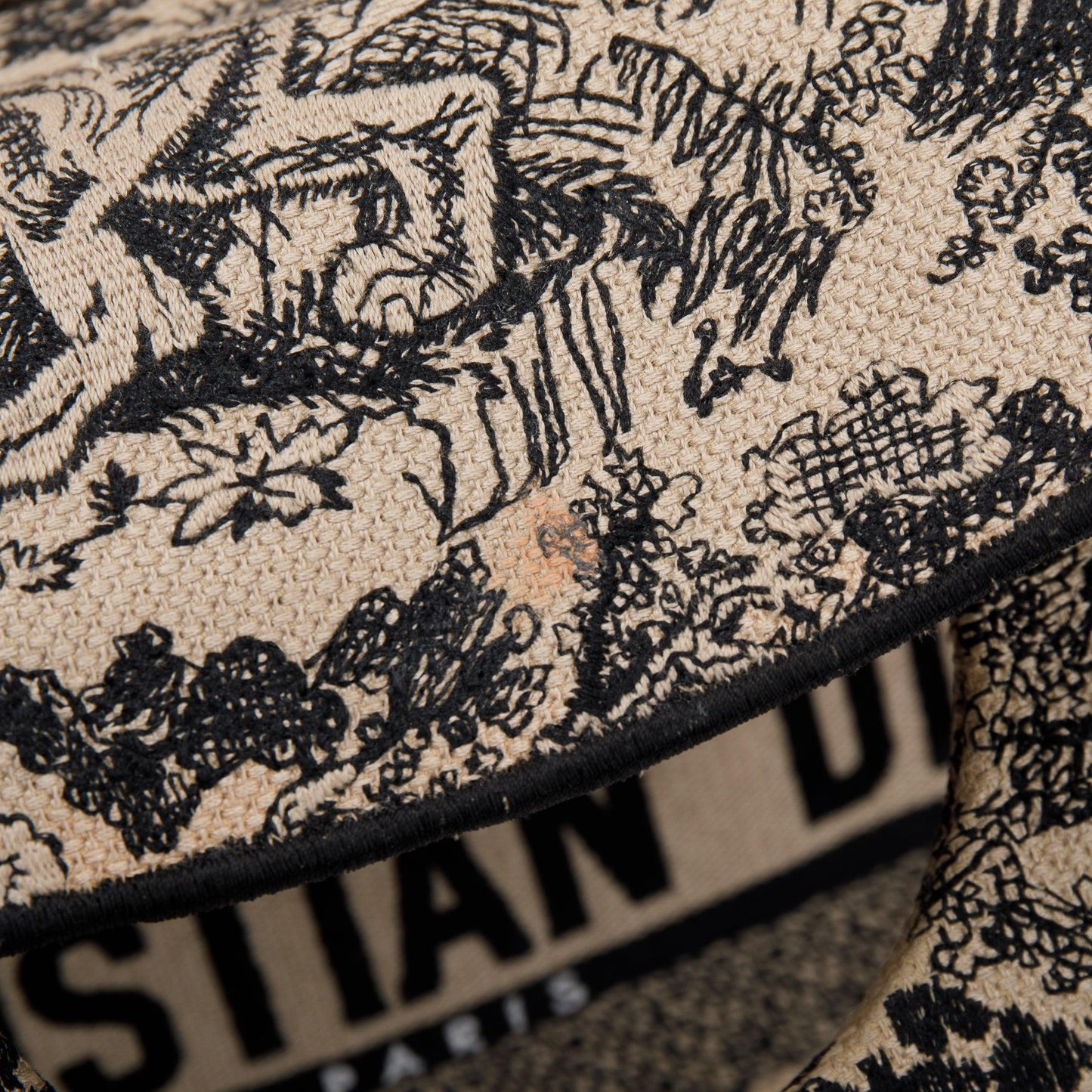 Christian Dior 2022 Beige & Black Toile De Jouy Soleil Embroidery Medium Lady D-Lite Bag