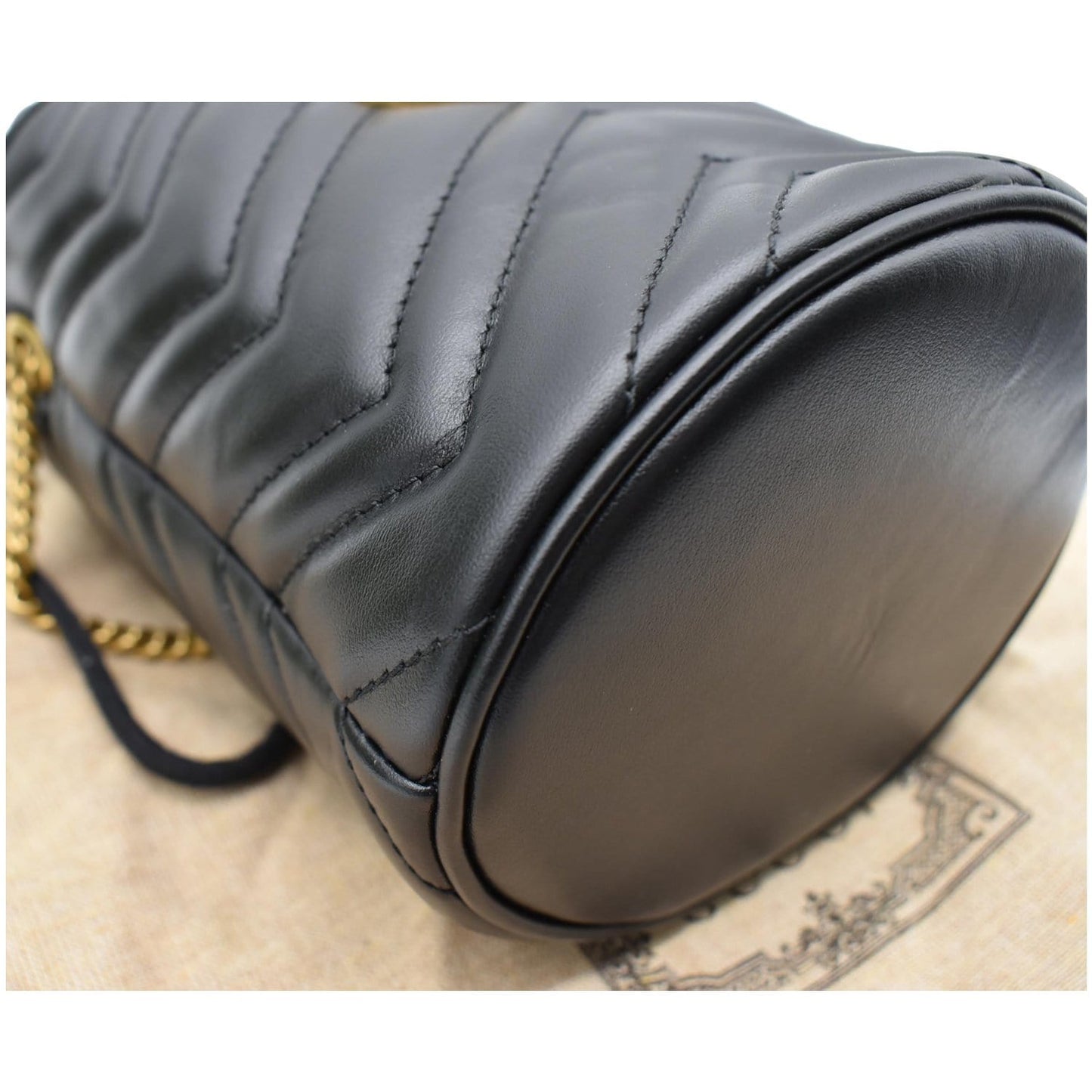 GUCCI GG Marmont Matelasse Chevron Leather Bucket Crossbody Bag Black 575163