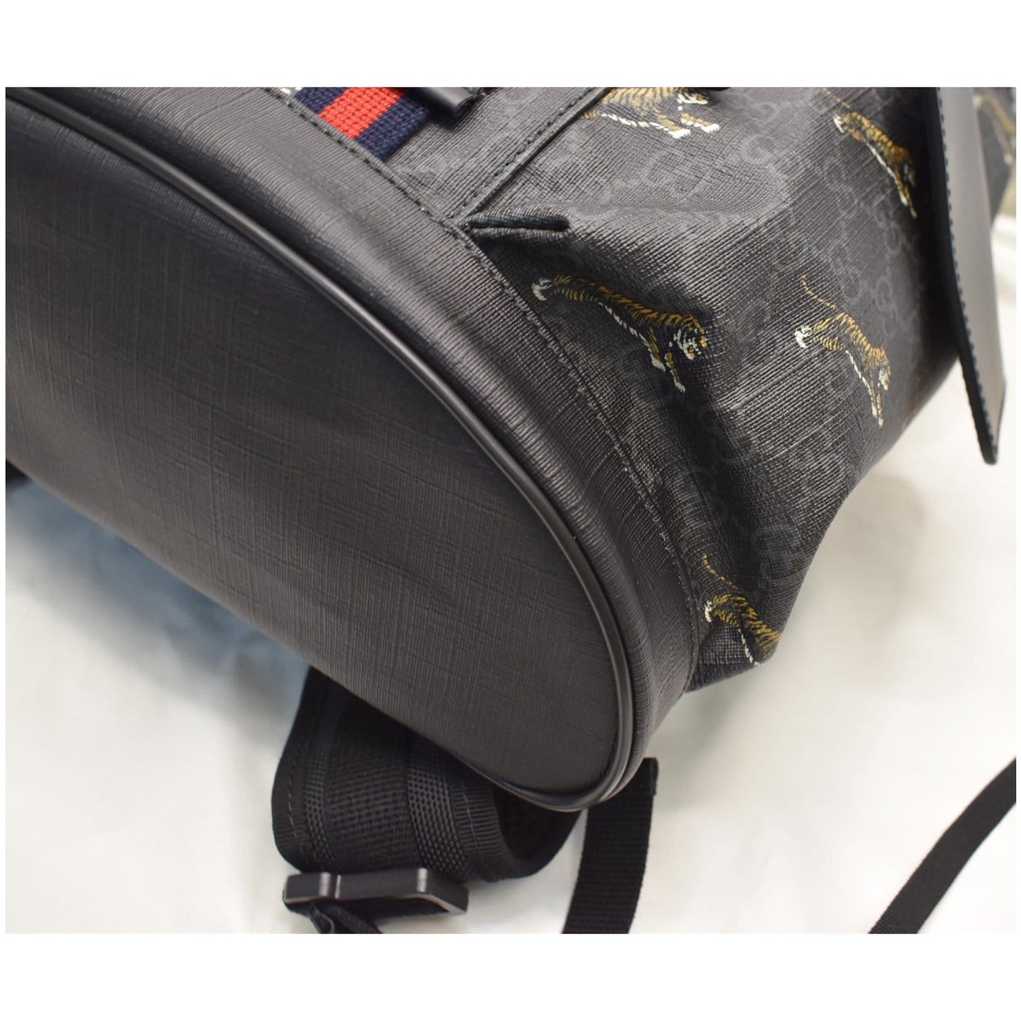 GUCCI Bestiary Tigers GG Supreme Microfiber Backpack Bag 495563 Black