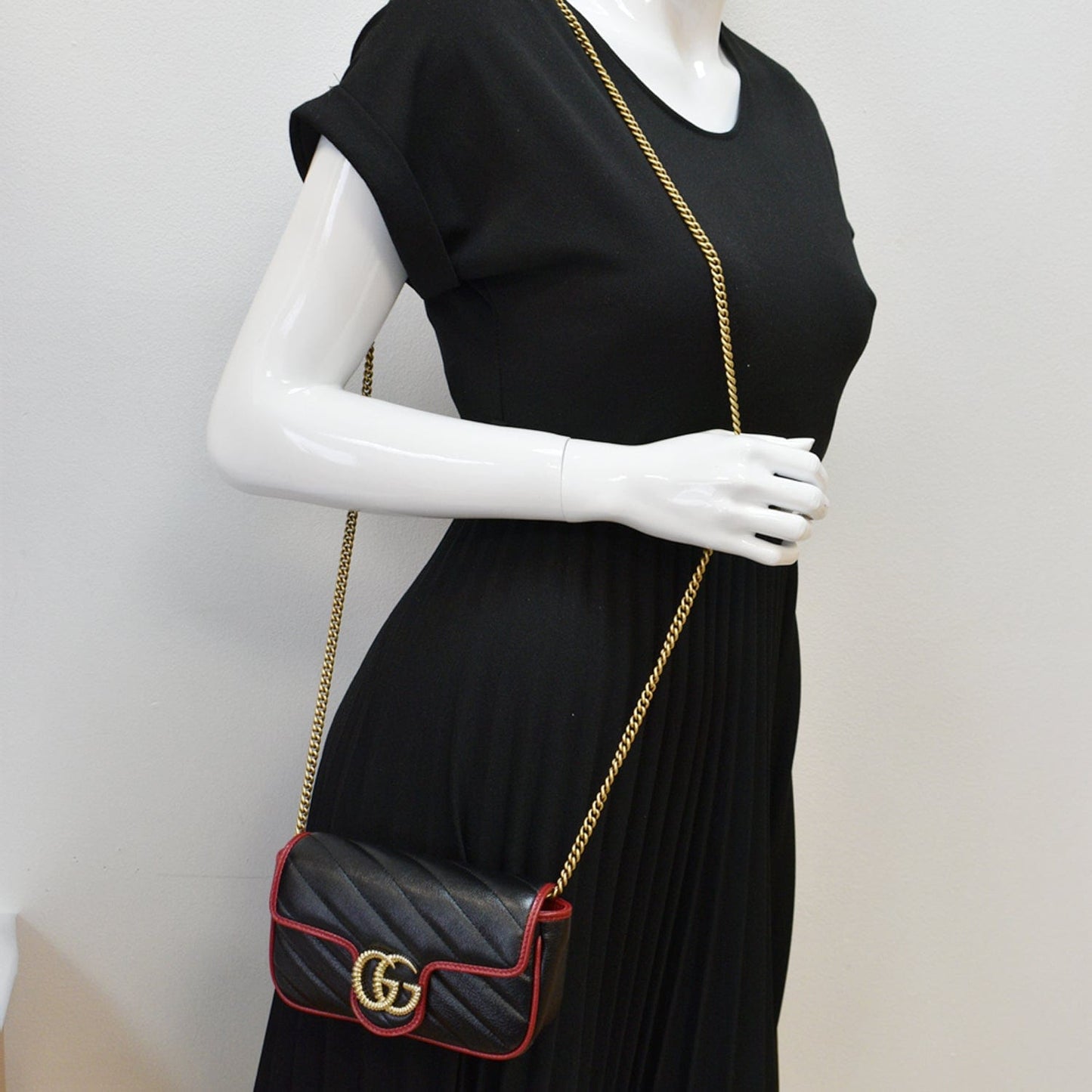 GUCCI GG Marmont Mini Matelass? Leather Shoulder Crossbody Bag Black/Cerise 574969