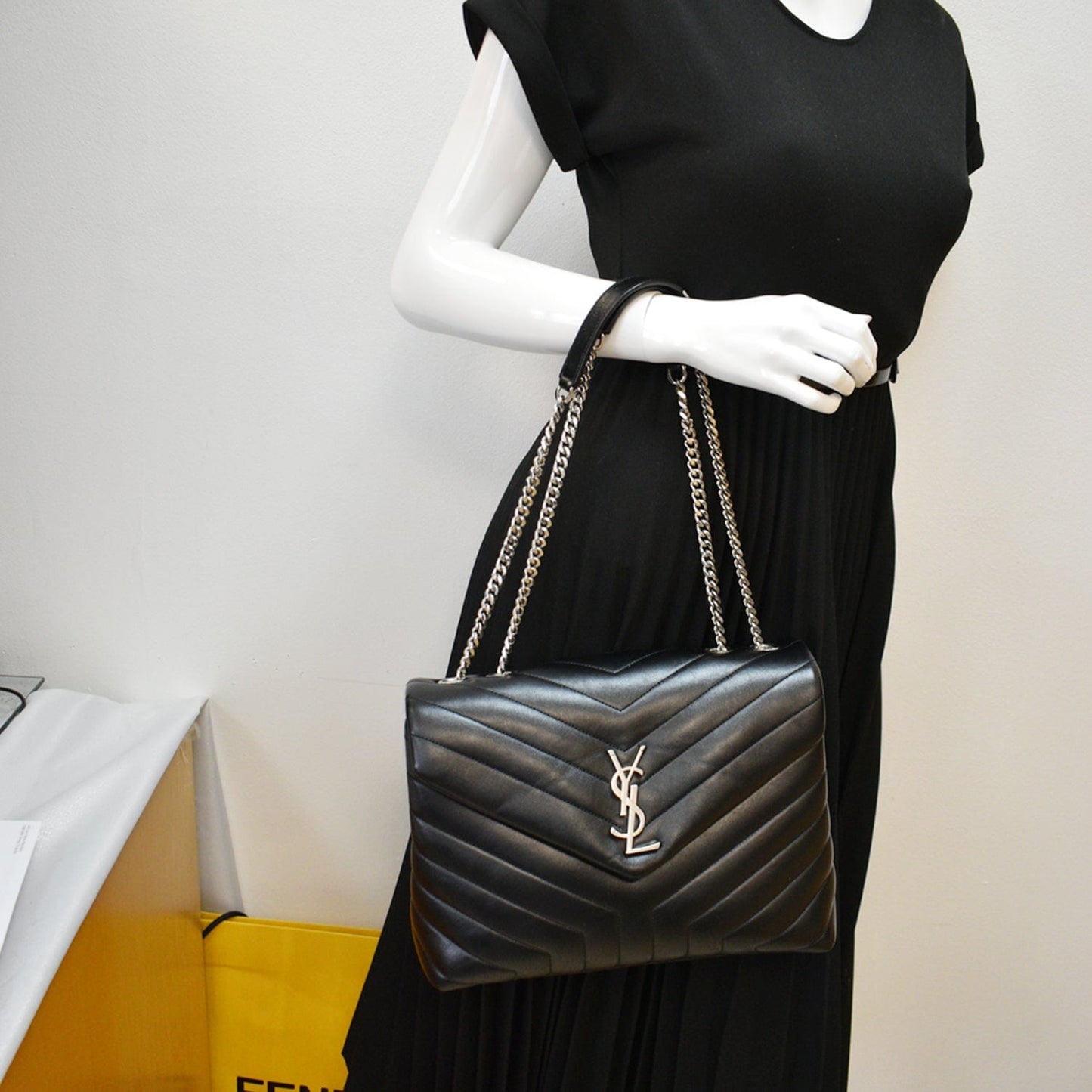 YVES SAINT LAURENT Medium Loulou Matelasse Leather Chain Shoulder Bag Black