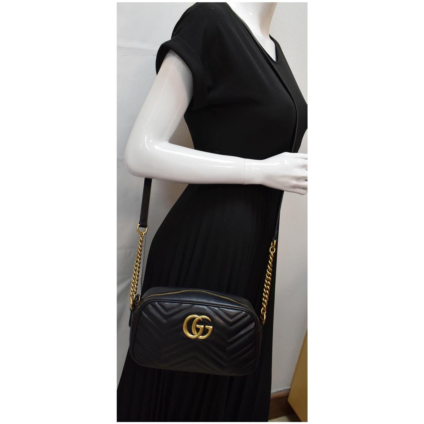 GUCCI GG Marmont Matelasse Small Leather Crossbody Bag Black