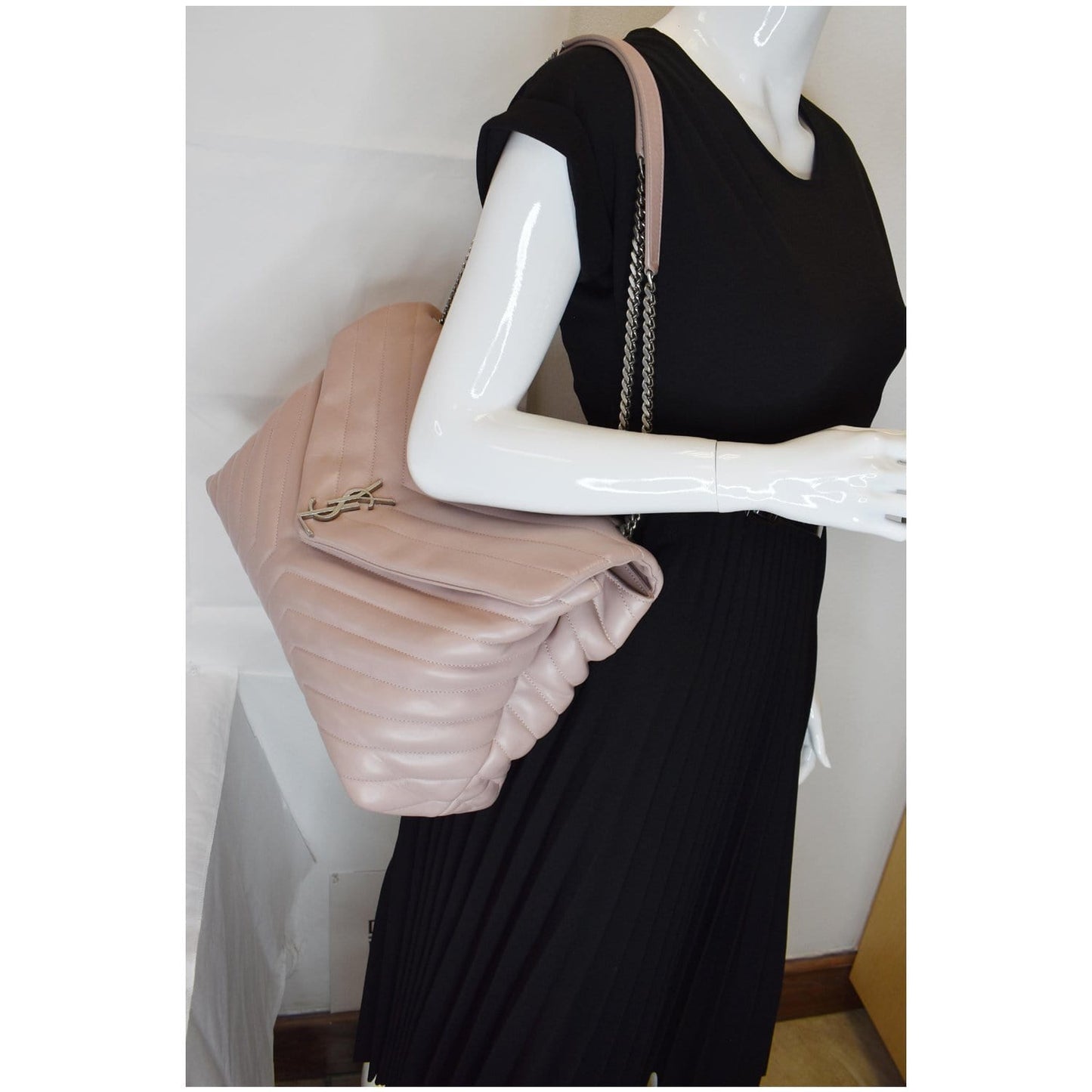 YVES SAINT LAURENT Large Loulou Calfskin Matelasse Chain Shoulder Bag Pink