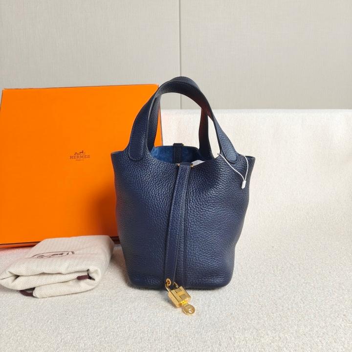 Hermes Taurillon Clemence
Picotin Lock 18