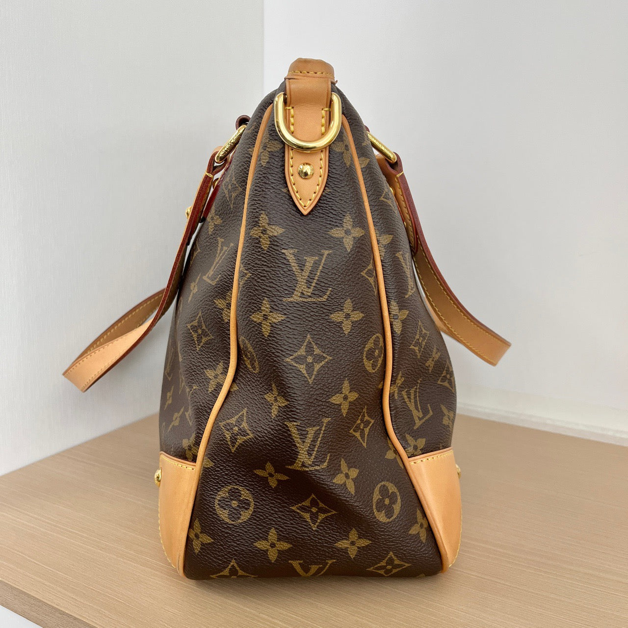 LOUIS VUITTON<br>Shoulder Bag