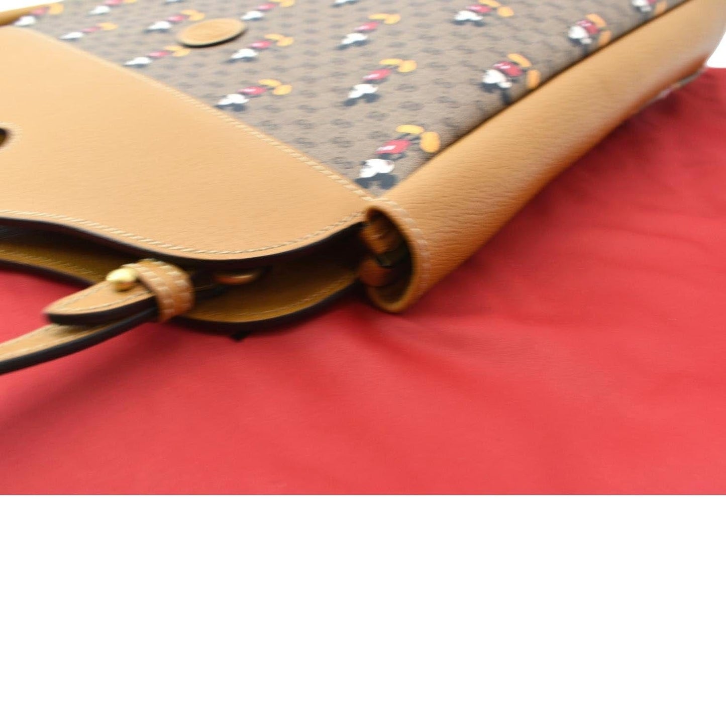 GUCCI Disney Mickey Mo  GG Supreme Canvas Crossbody Bag Beige 603937