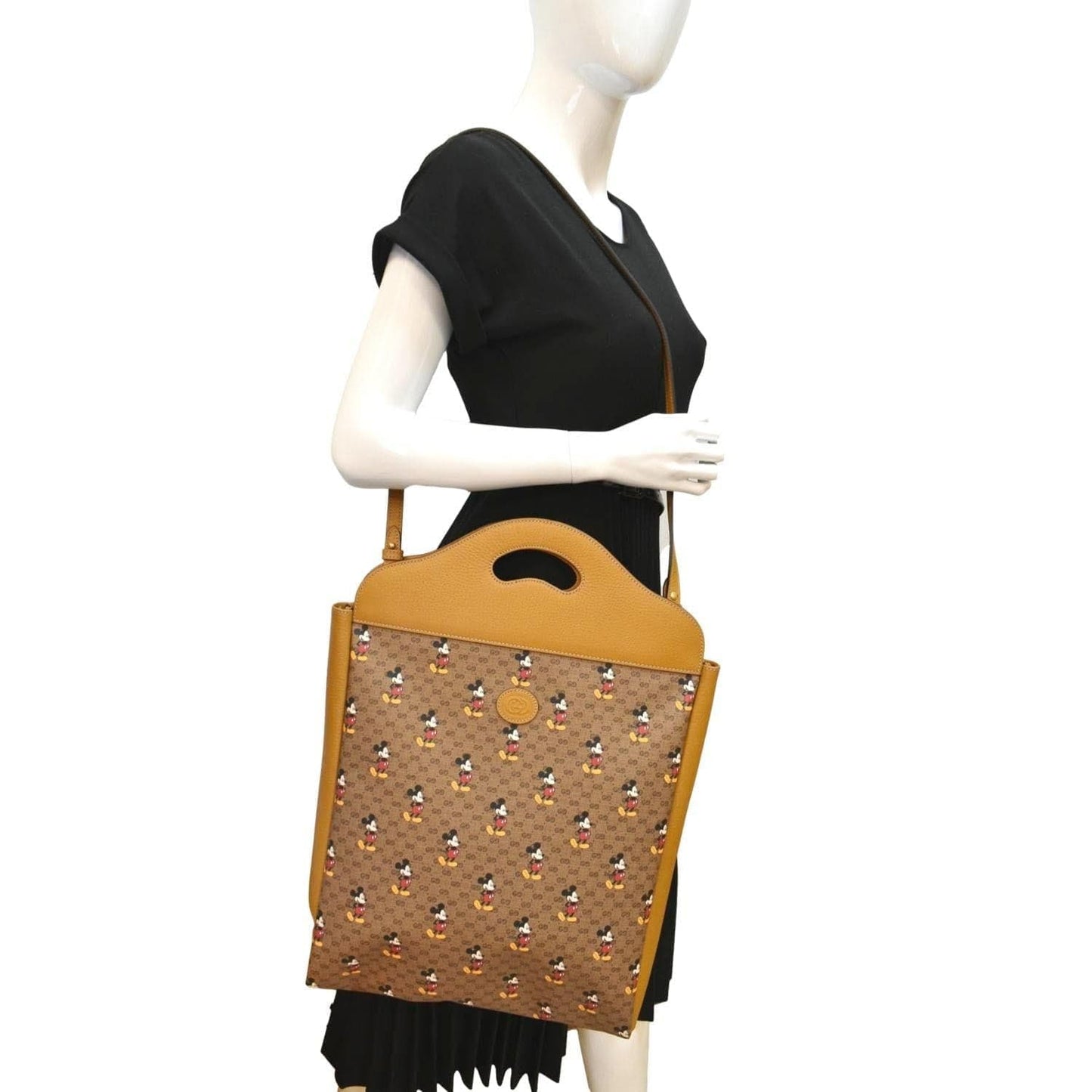 GUCCI Disney Mickey Mo  GG Supreme Canvas Crossbody Bag Beige 603937