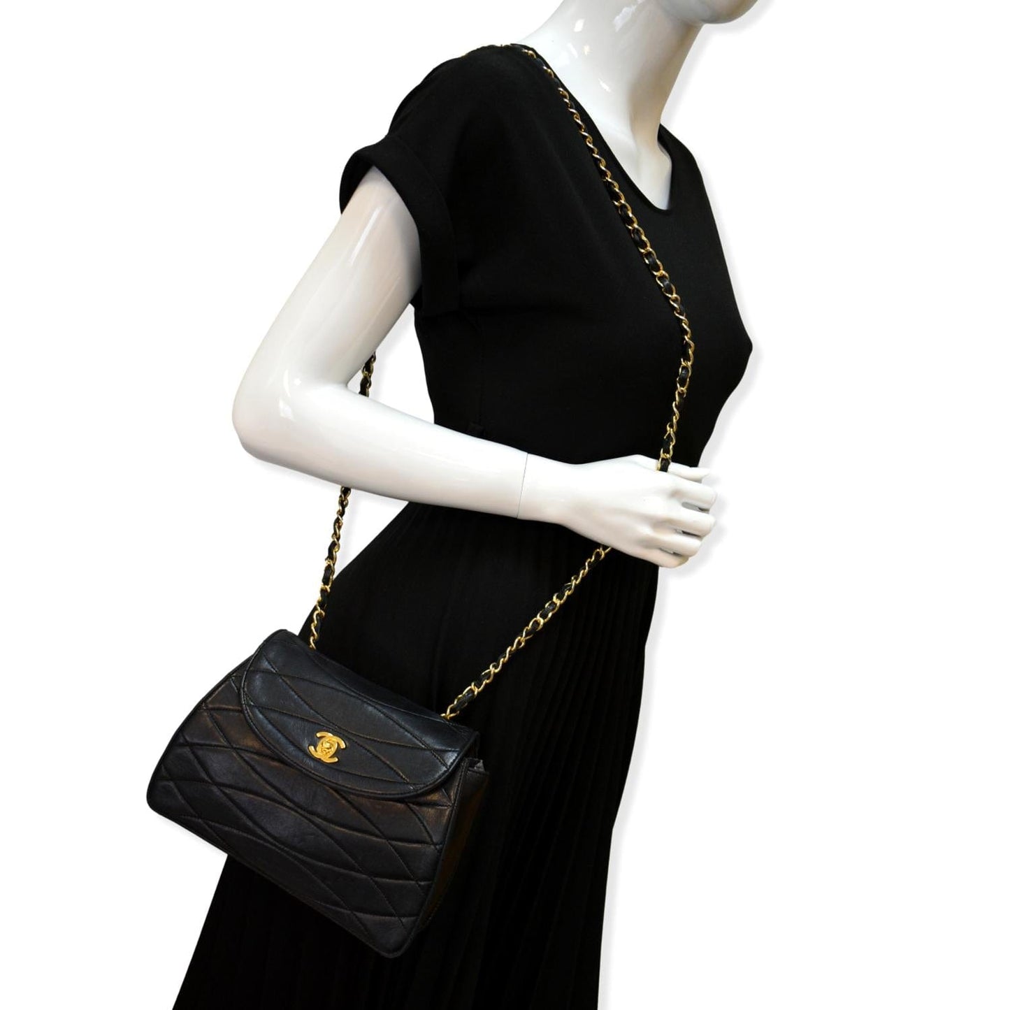 CHANEL Rare Wave GHW CC Flap  Lambskin Shoulder Bag Black