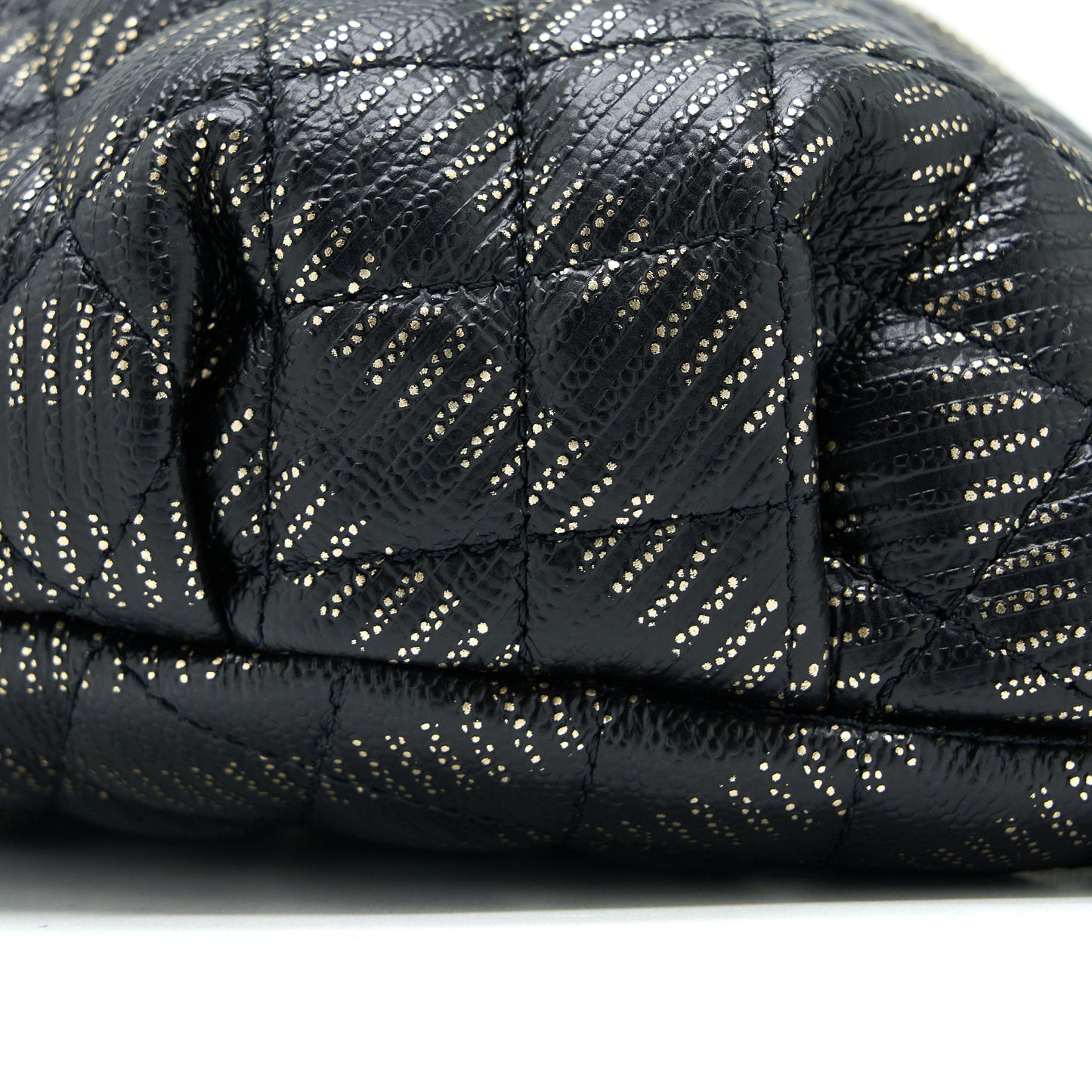Chanel Seasonal Waist Bag Calfskin Black/Gold