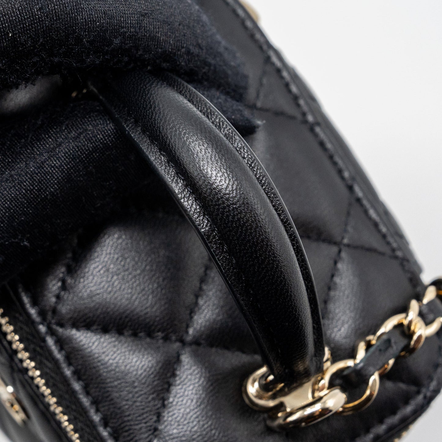 Chanel top handle mini vanity with chain lambskin black L (microchip)