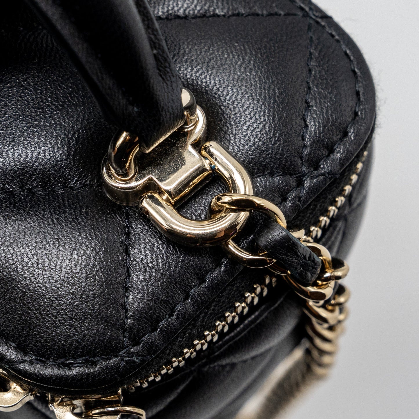 Chanel top handle mini vanity with chain lambskin black L (microchip)