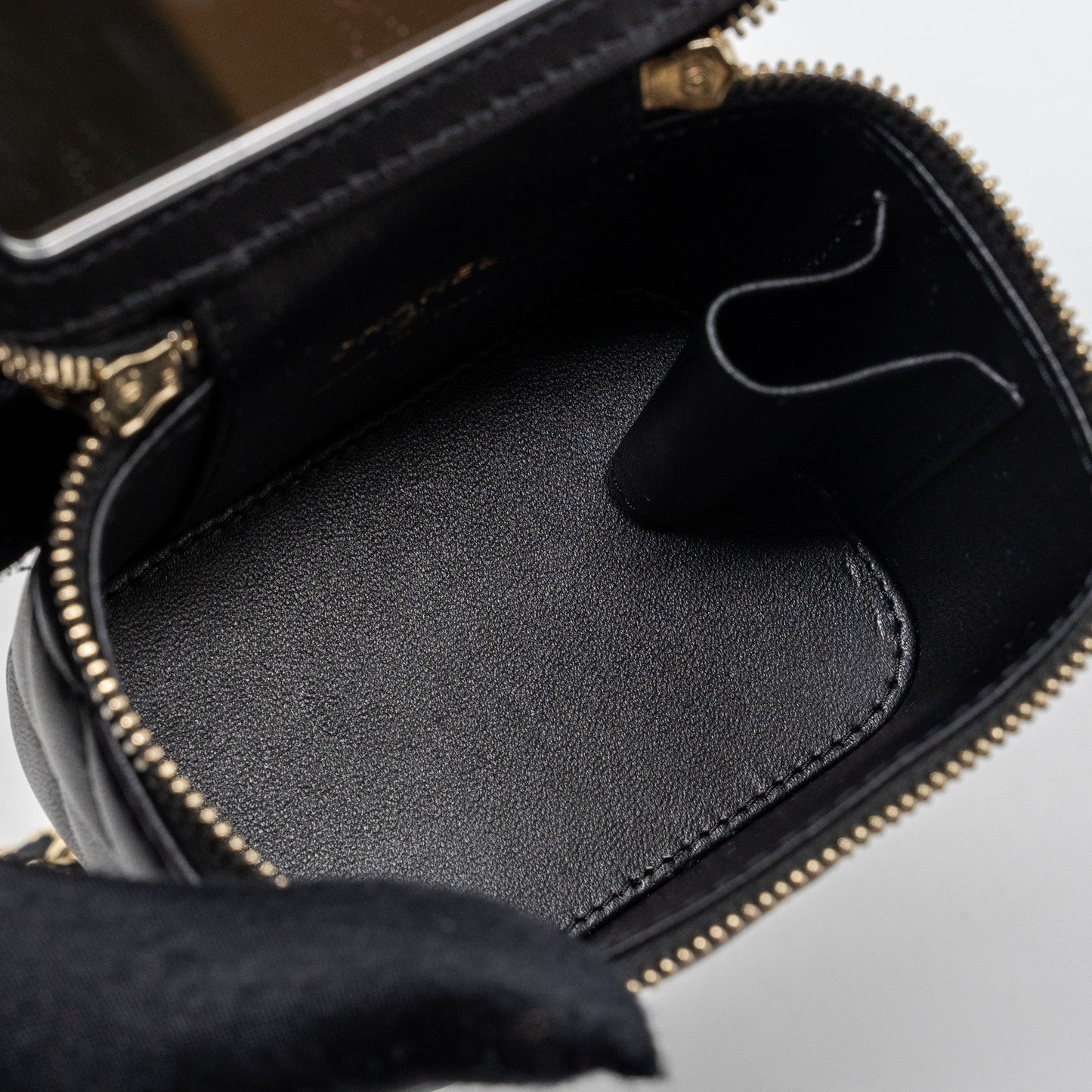 Chanel top handle mini vanity with chain lambskin black L (microchip)