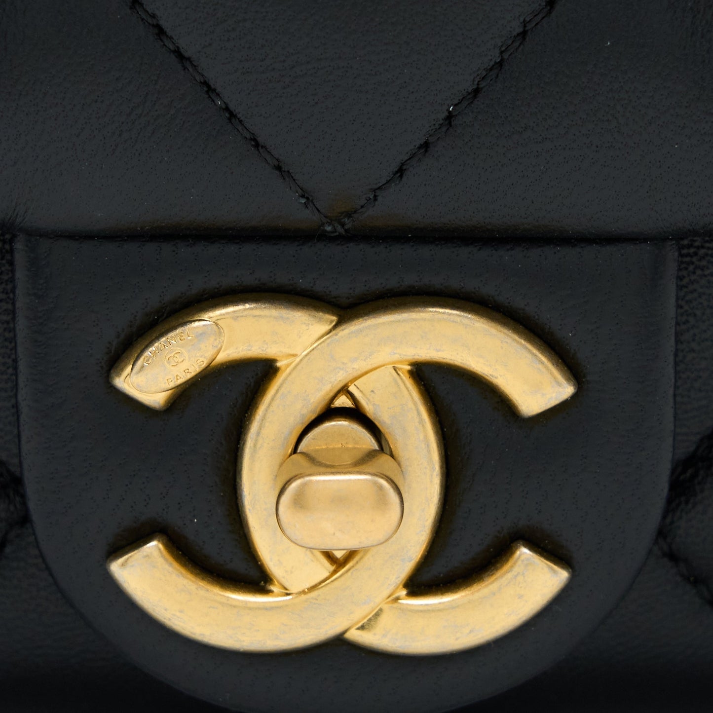 Chanel 22S Giant Chain Flap Shoulder Bag Lambskin Black  (Microchip)
