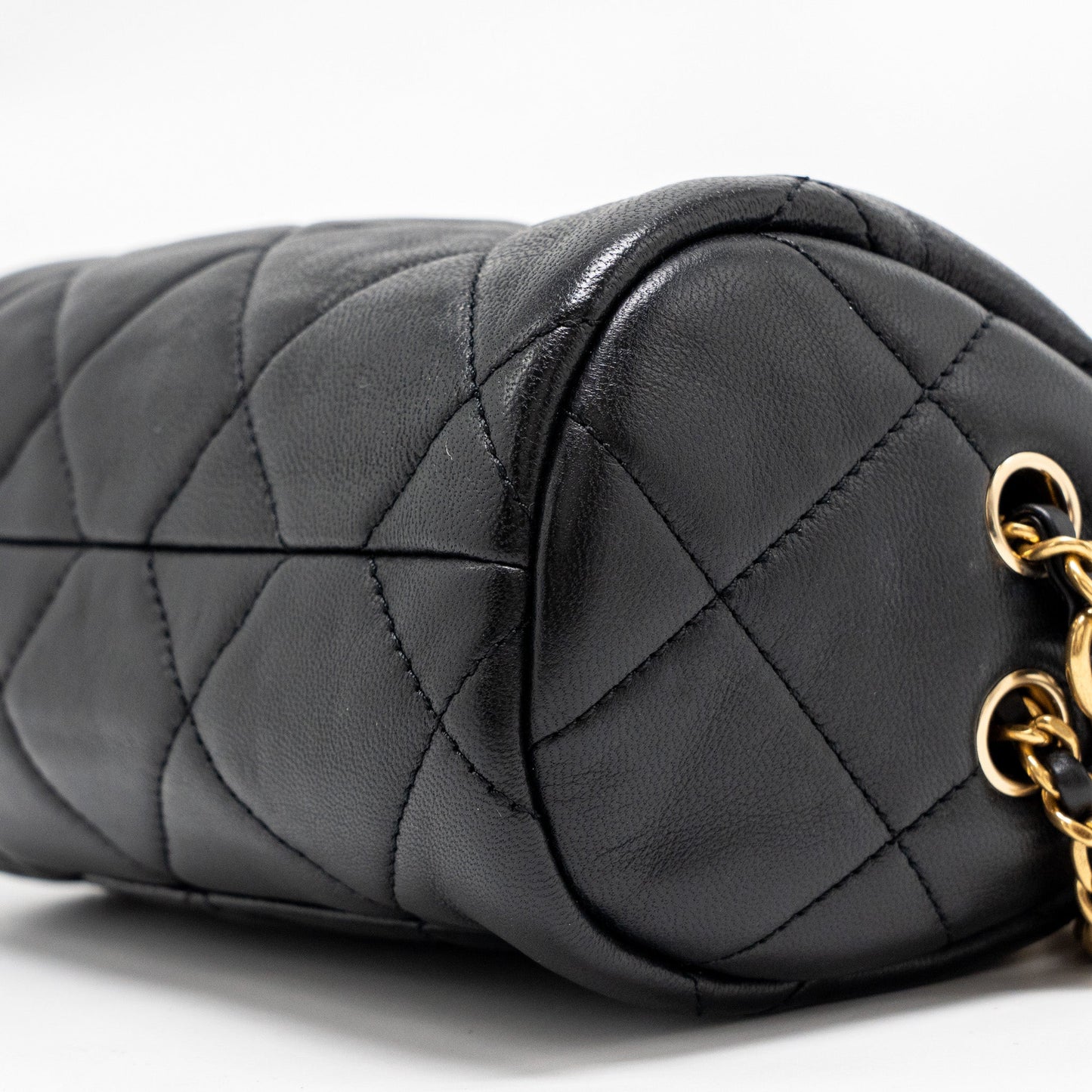Chanel 22a Detail Chain Bowling Bag Lambskin Black  (microchip)