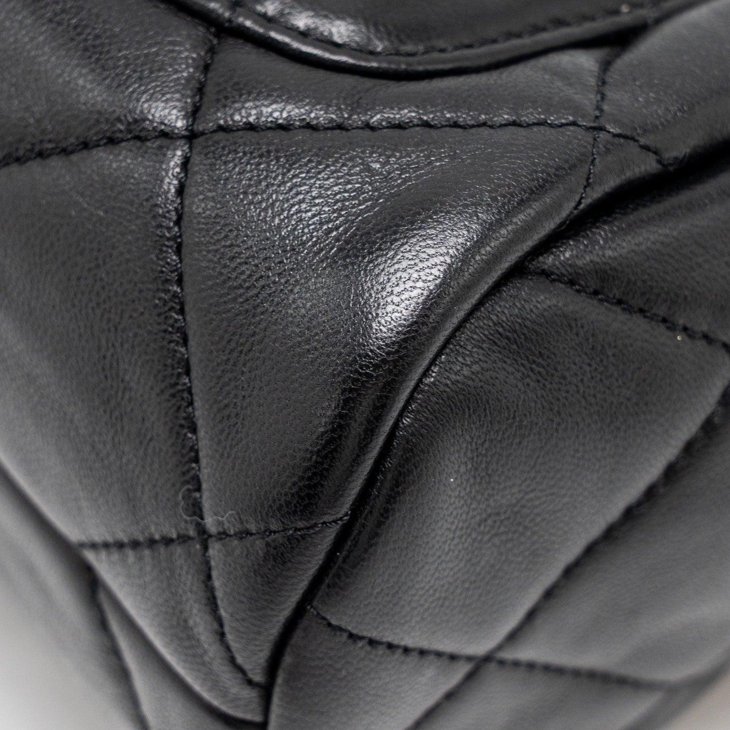Chanel 22a Detail Chain Bowling Bag Lambskin Black  (microchip)