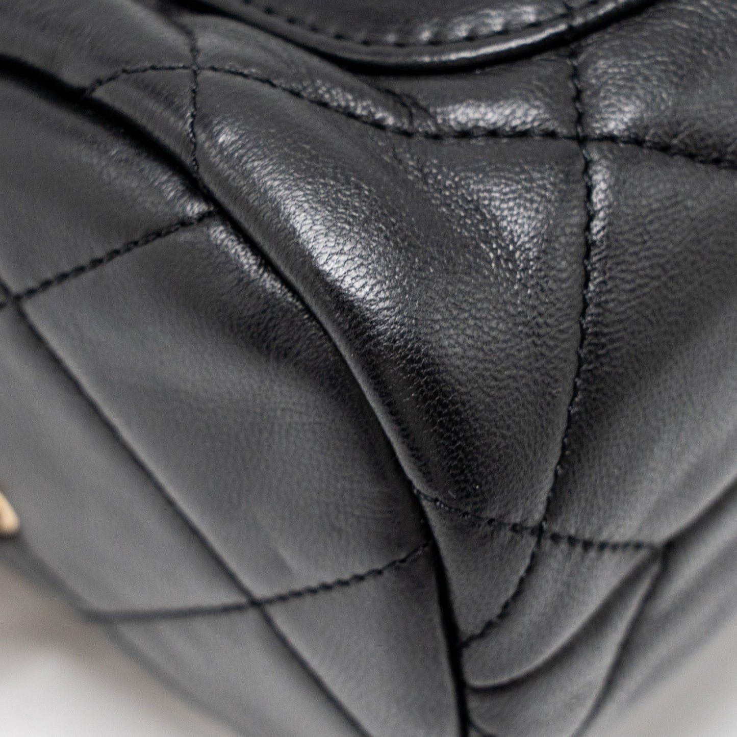 Chanel 22a Detail Chain Bowling Bag Lambskin Black  (microchip)