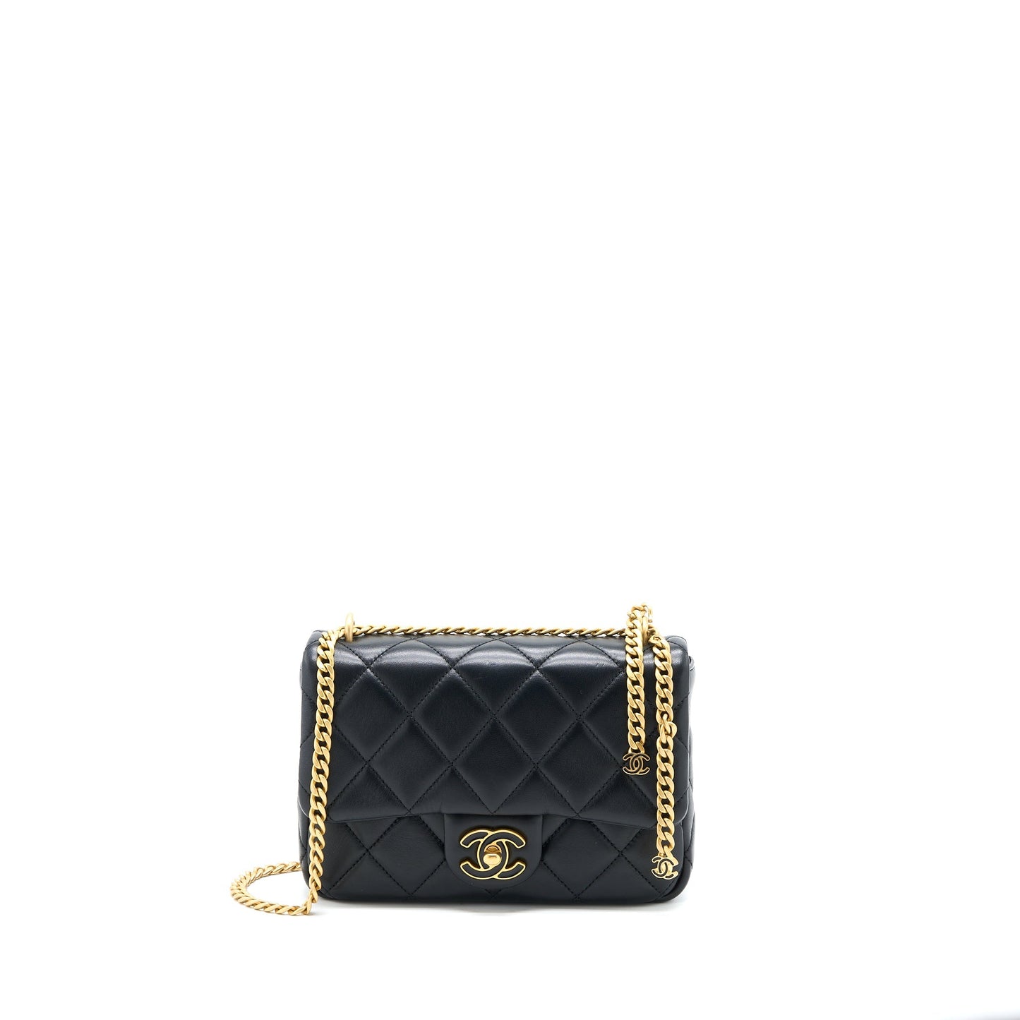 Chanel 22P Enemal Flap Bag Lambskin Black  (Microchip)