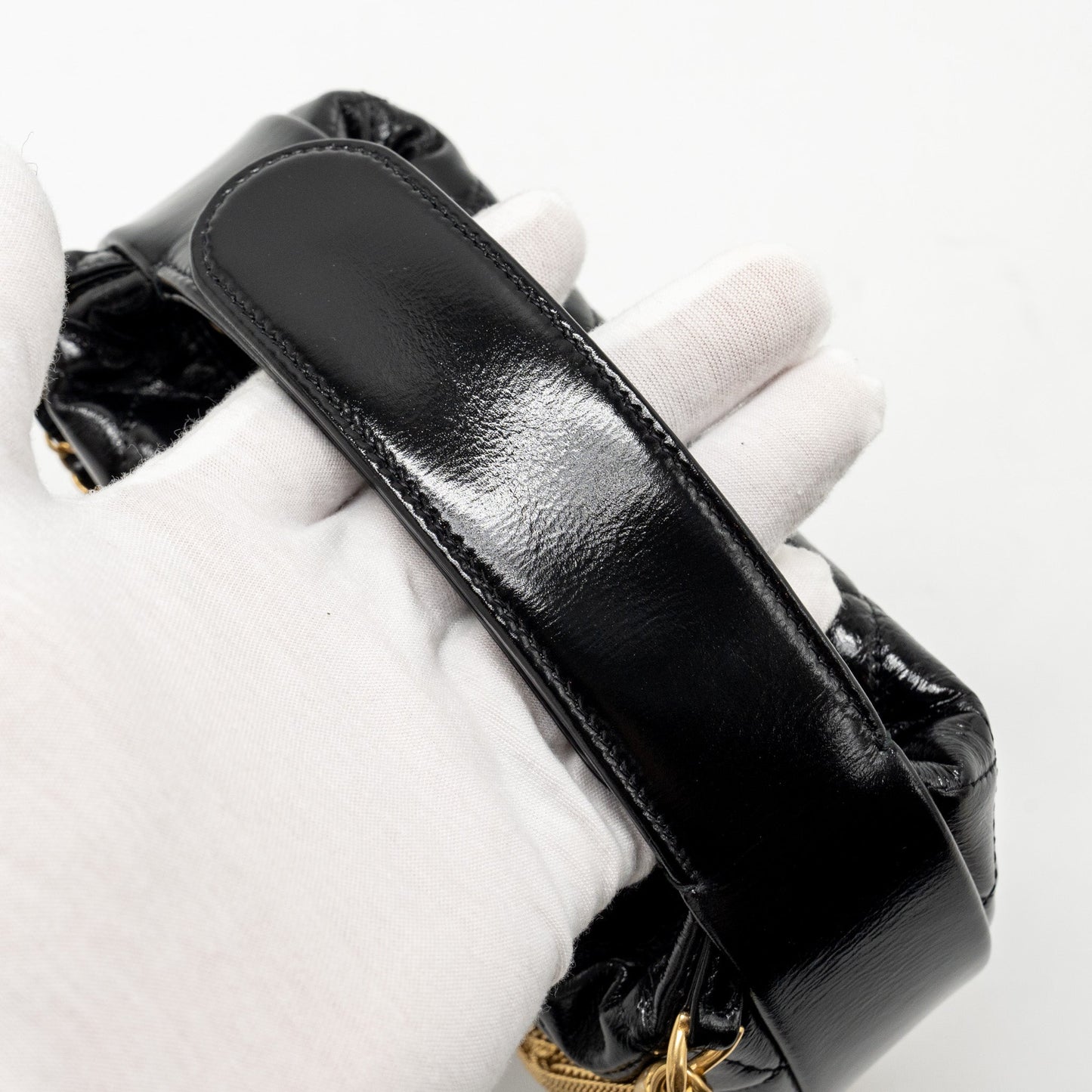 Chanel 21A Round Clutch with Detail Chain Calfskin Black (microchip)