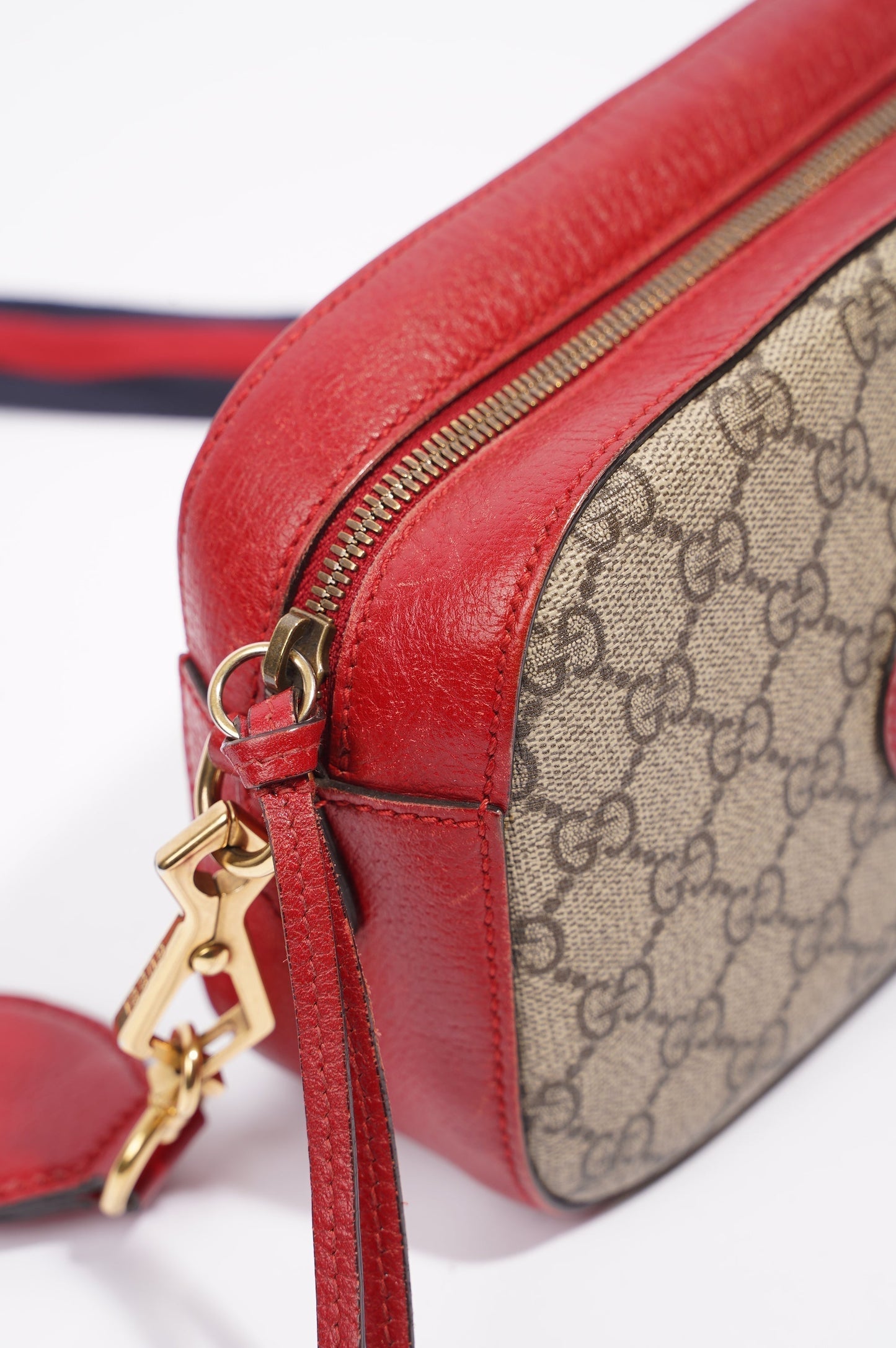 Gucci Womens Neo Vintage GG Messenger Bag Supreme Red