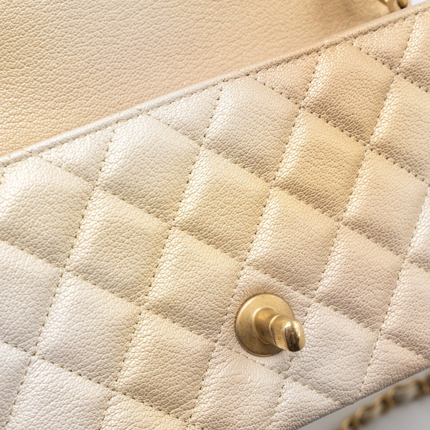 Chanel 22C mini Rectangular Flap Bag Goatskin Ombré Beige Brushed  (microchip)