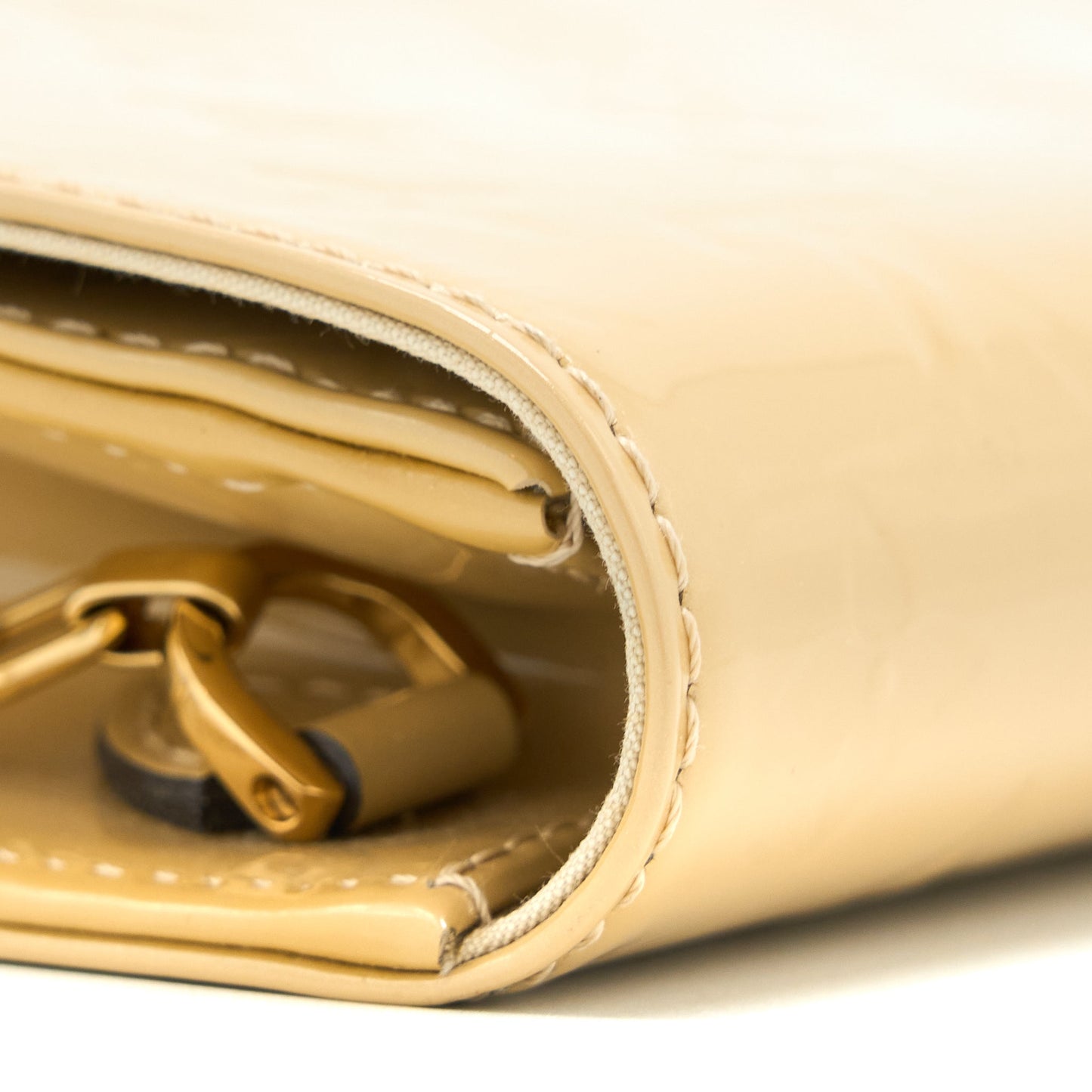 Louis Vuitton Ana Vernis Clutch With Chain Patent Beige GHW