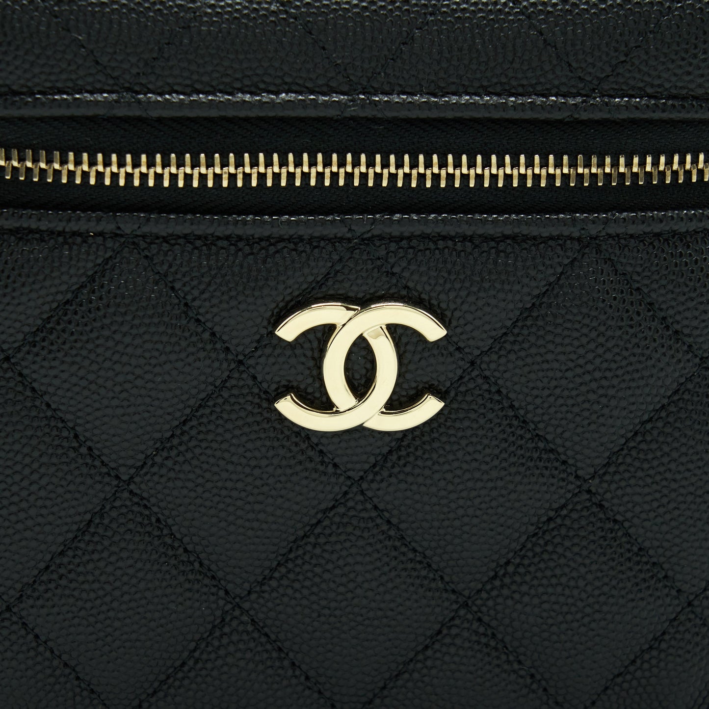 Chanel 22S Top Handle Vanity Caviar Black L (Microchip)