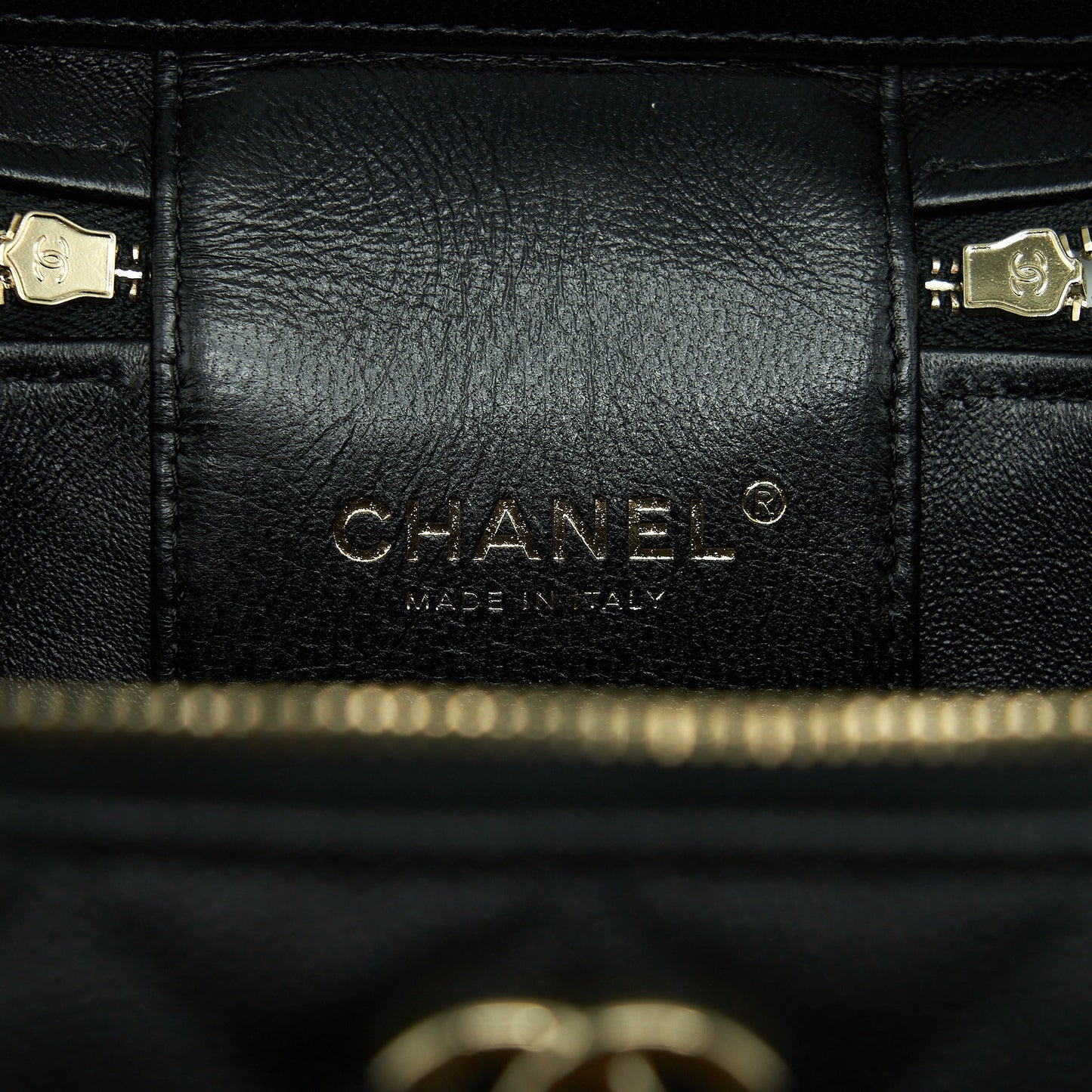 Chanel 22S Top Handle Vanity Caviar Black L (Microchip)