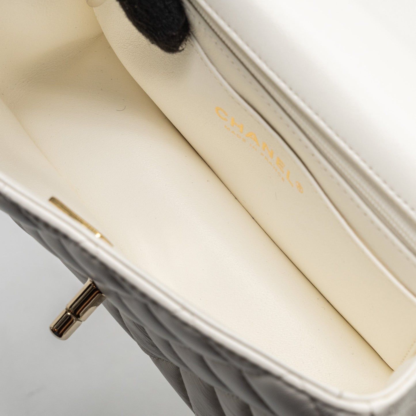 Chanel top handle mini rectangular flap bag lambskin white L (Microchip)
