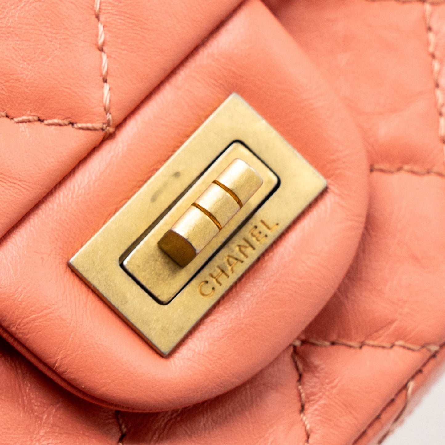 Chanel SMALL 2.55 REISSUE FLAP BAG aged calfskin LIGHT PINK