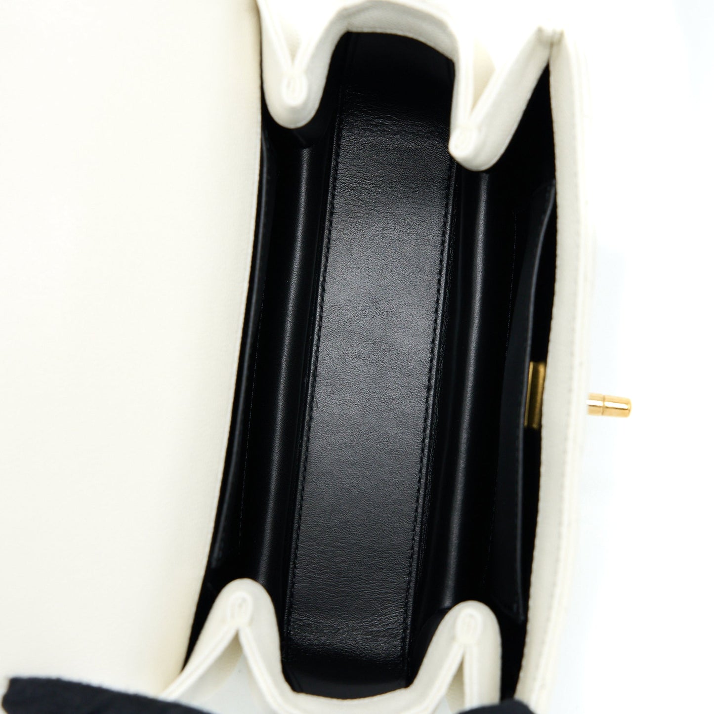 Chanel 22K Coco First Caviar White  (Microchip)