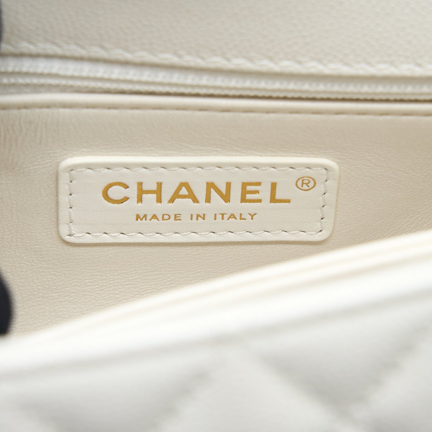 Chanel Small Coco Handle Caviar White L (Microchip)