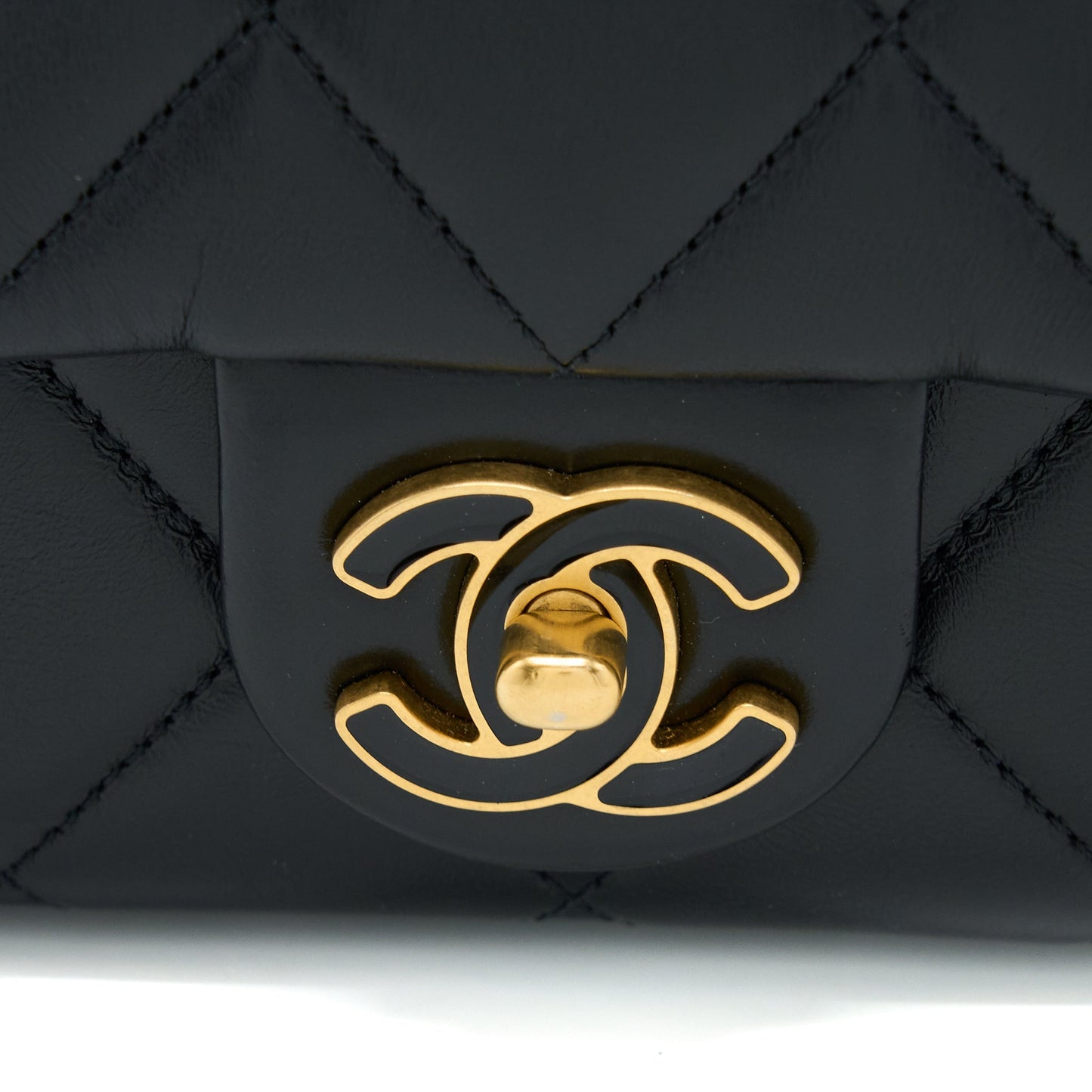 Chanel 22P Enemal Flap Bag Lambskin Black  (Microchip)