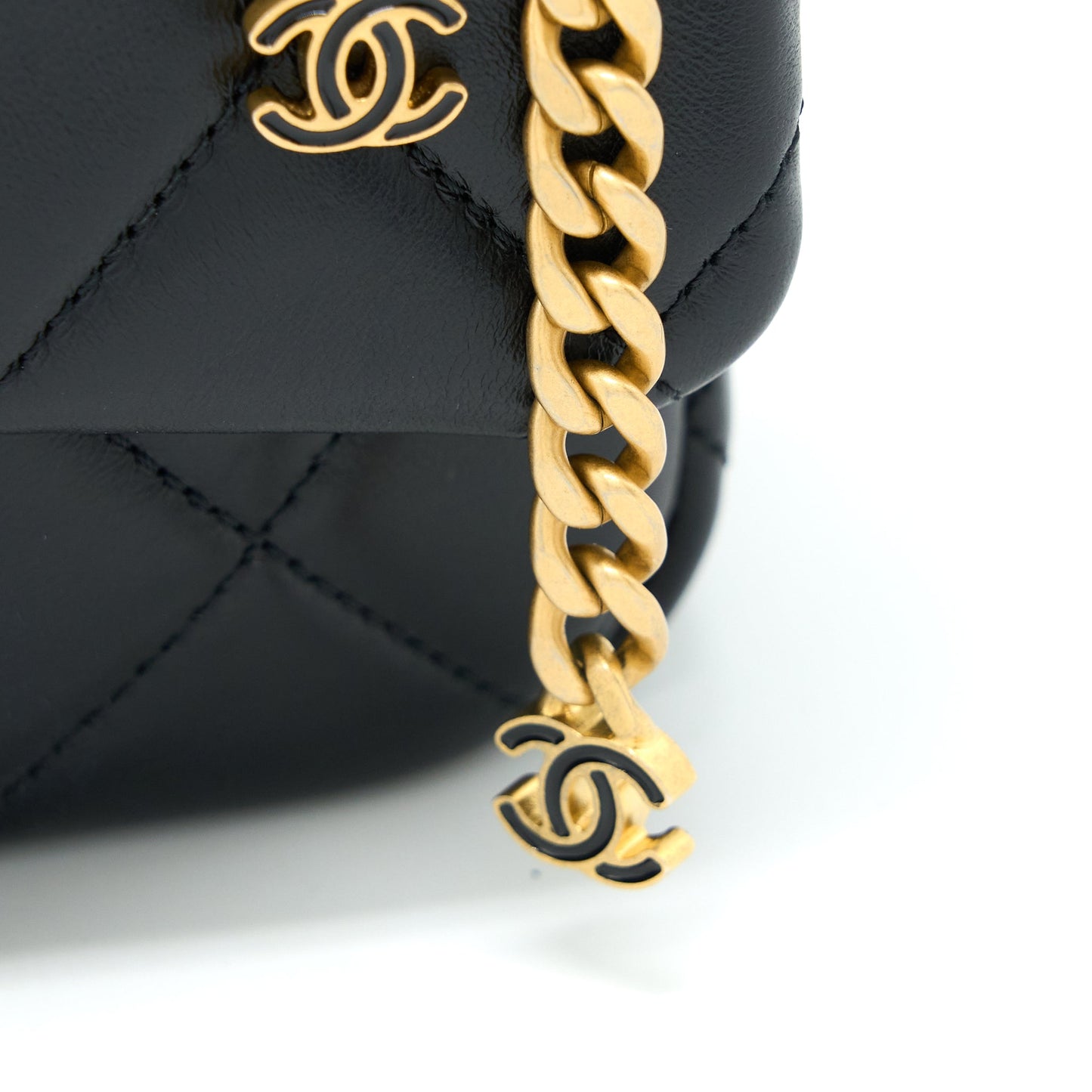 Chanel 22P Enemal Flap Bag Lambskin Black  (Microchip)