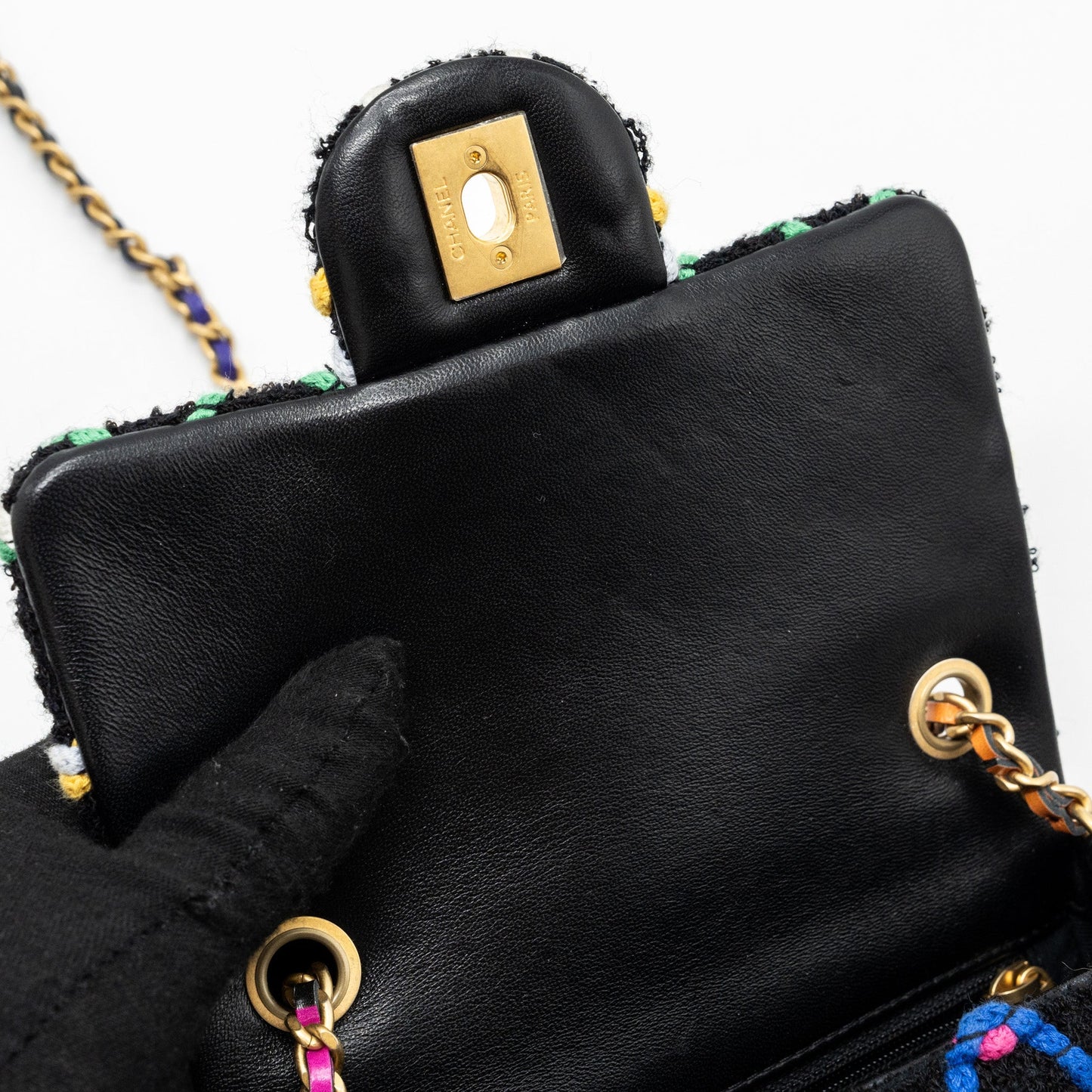 Chanel 22S pearl crush mini square flap bag fabric / tweed black / multicolor  (microchip)