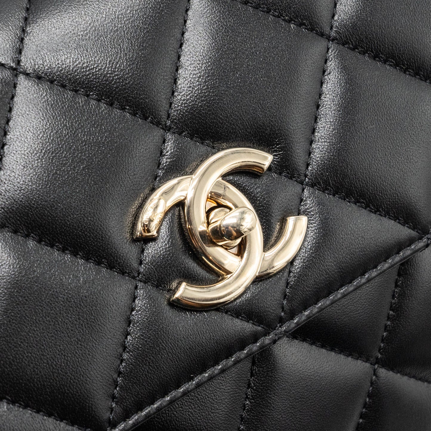 Chanel trendy CC flap bag with top handle lambskin black L (microchip)