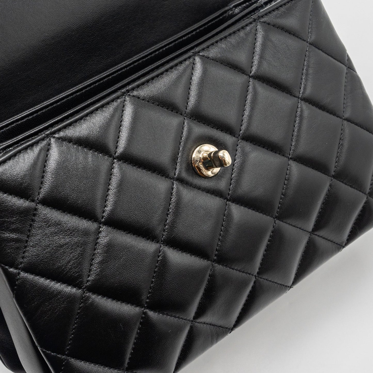 Chanel trendy CC flap bag with top handle lambskin black L (microchip)