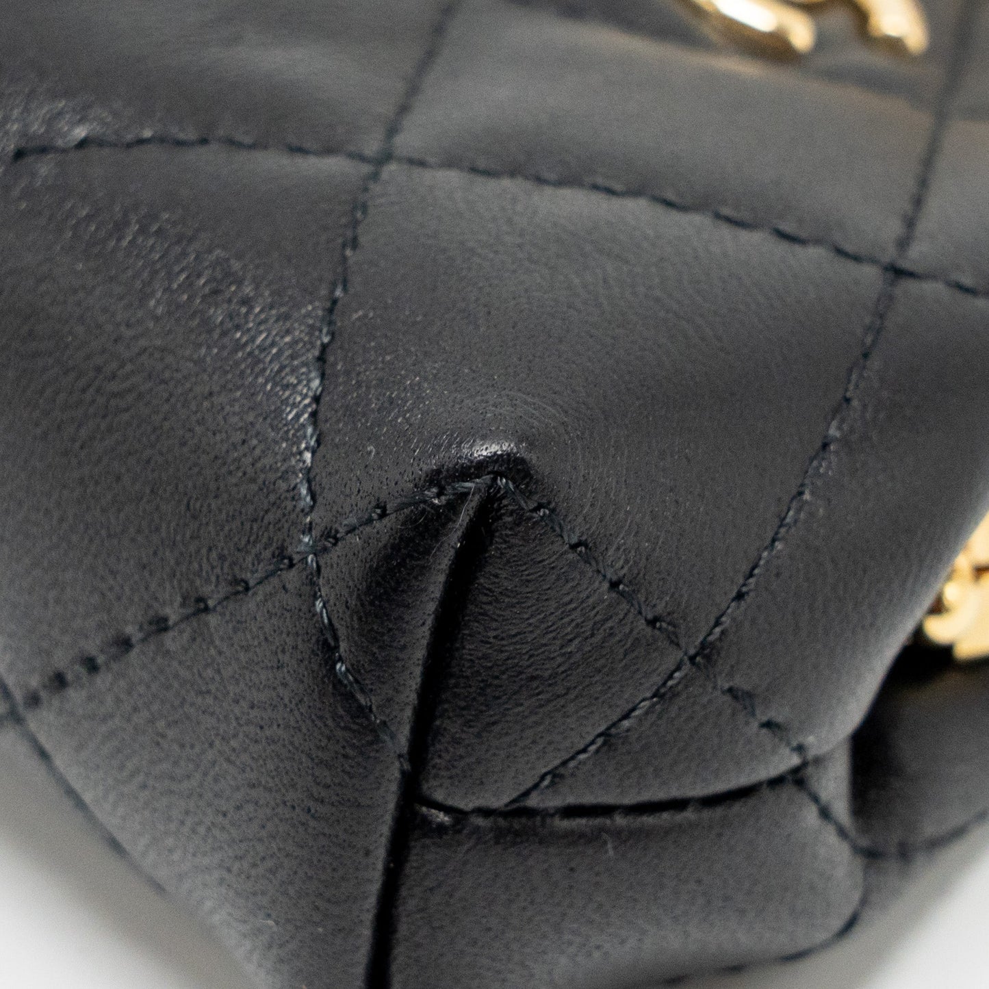 Chanel 23p Mini Coin Purse with Chain Calfskin Black L(microchip)