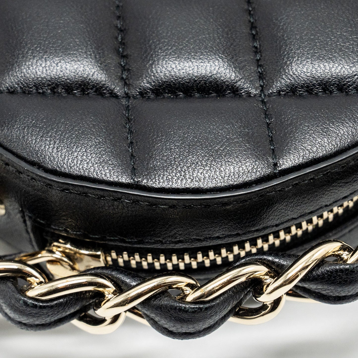Chanel 22c Quilted Round Clutch With Chain Lambskin Black L