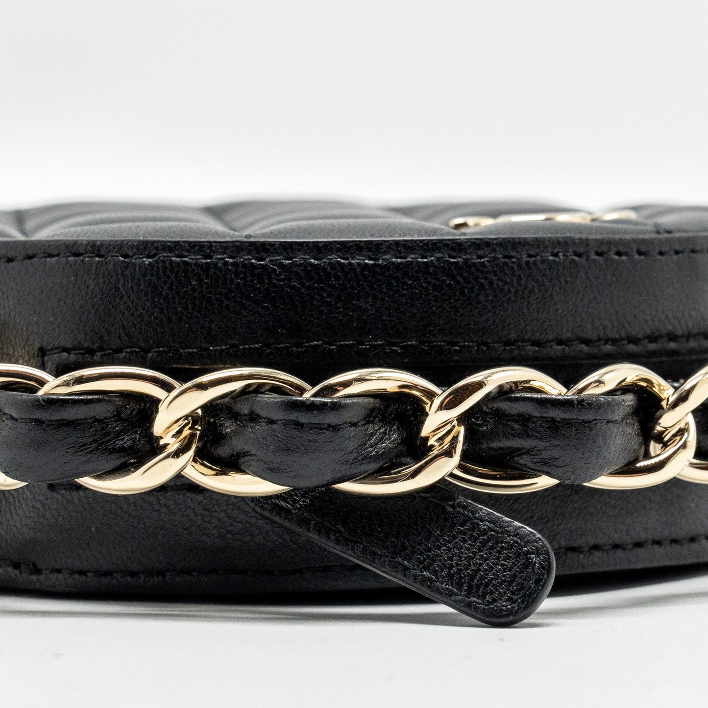 Chanel 22c Quilted Round Clutch With Chain Lambskin Black L