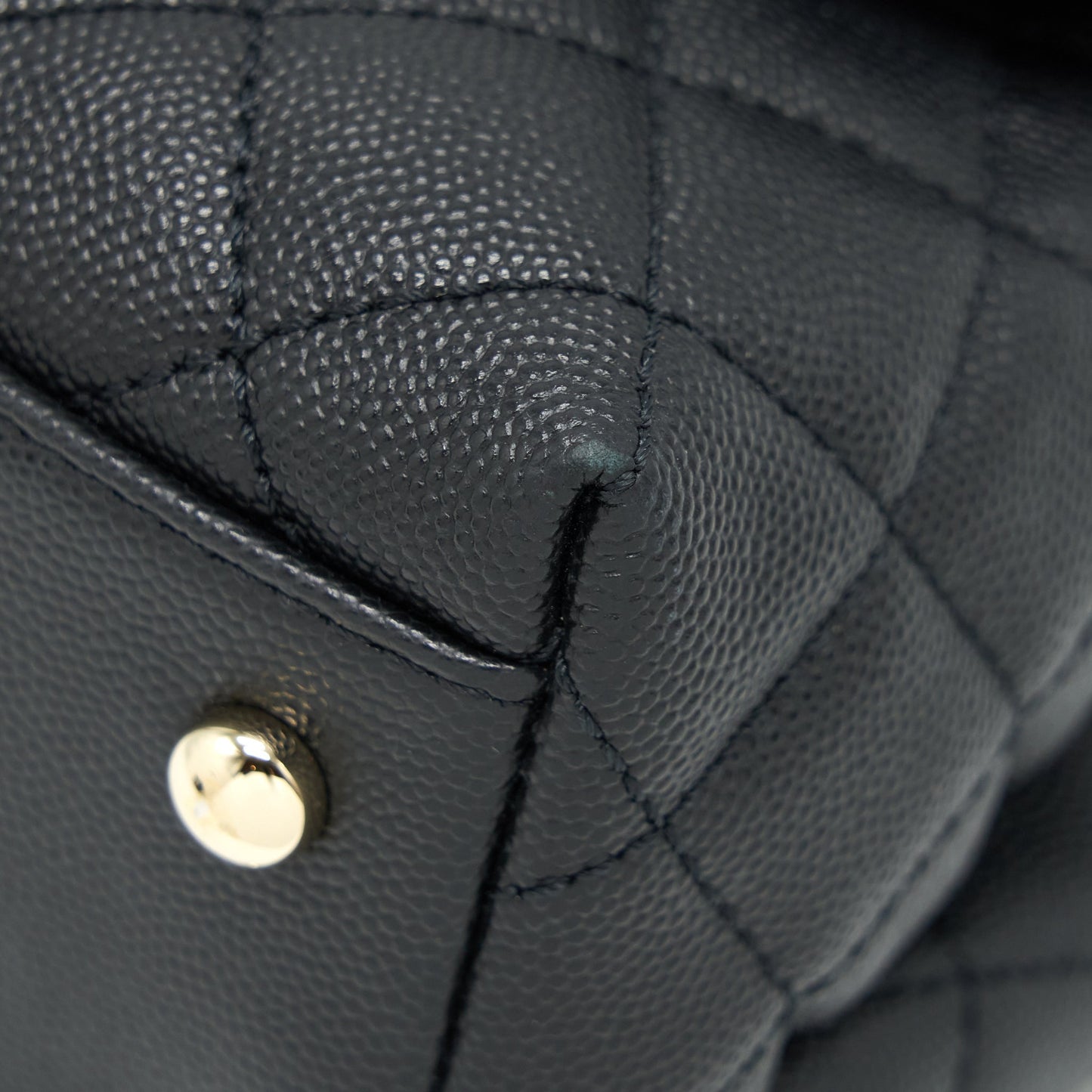 Chanel Medium Coco Handle 28cm Caviar Black L