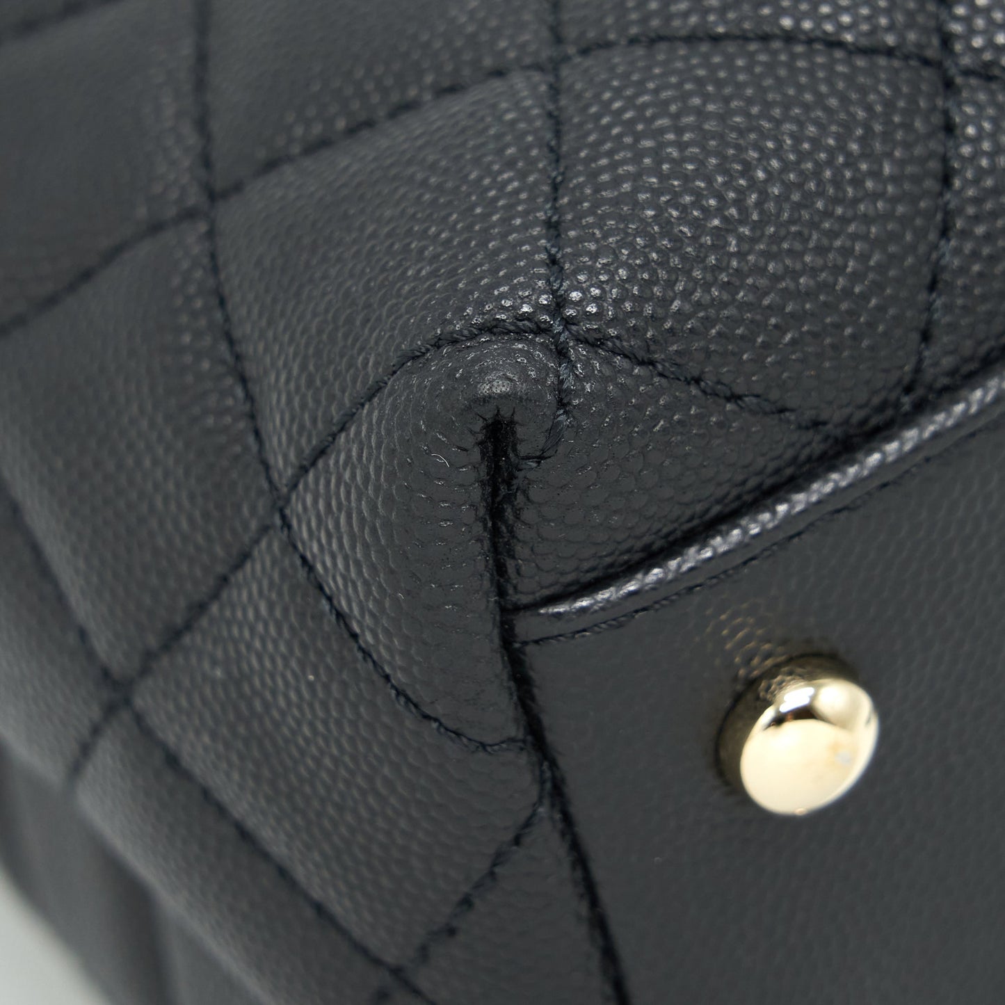 Chanel Medium Coco Handle 28cm Caviar Black L