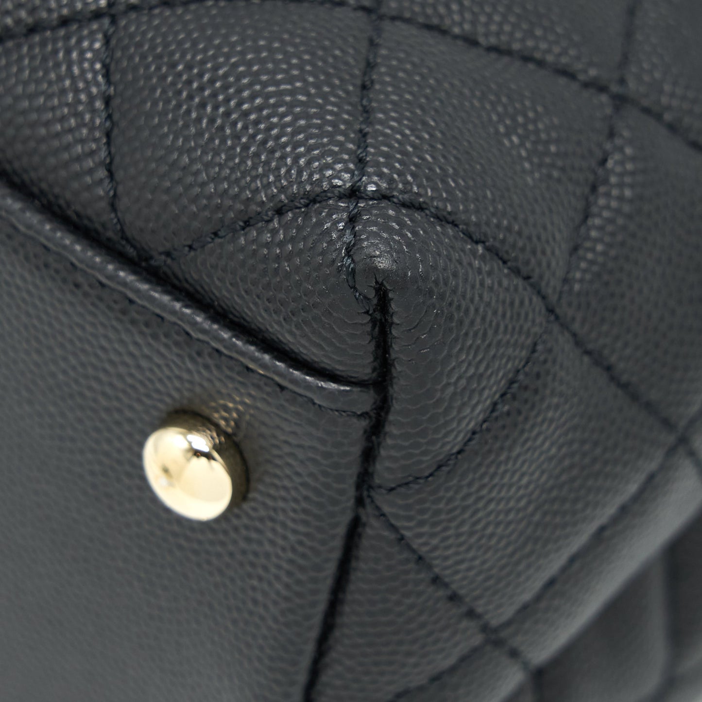 Chanel Medium Coco Handle 28cm Caviar Black L