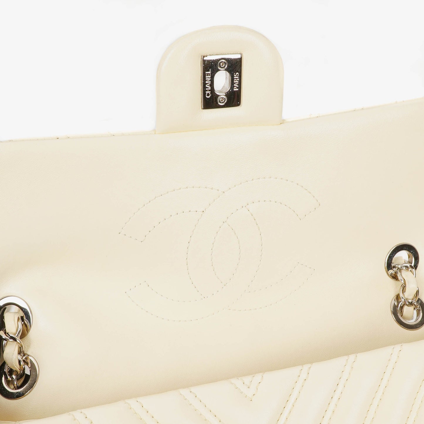 Chanel Chevron Quilted Leather Shoulder Bag With Silver-Tone Hardware